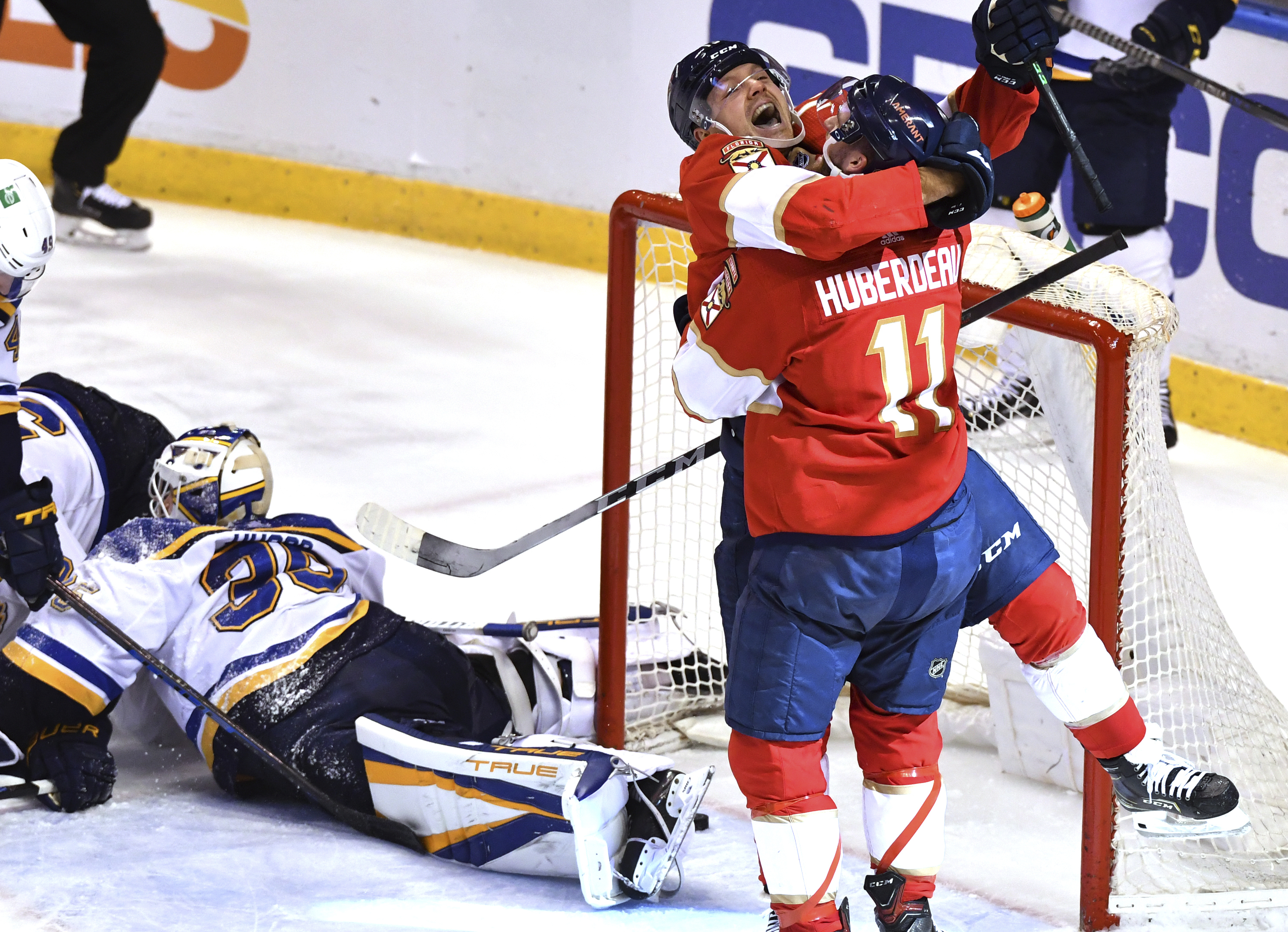 Barkov leaves game early, Panthers fall to Blues in overtime 4-3