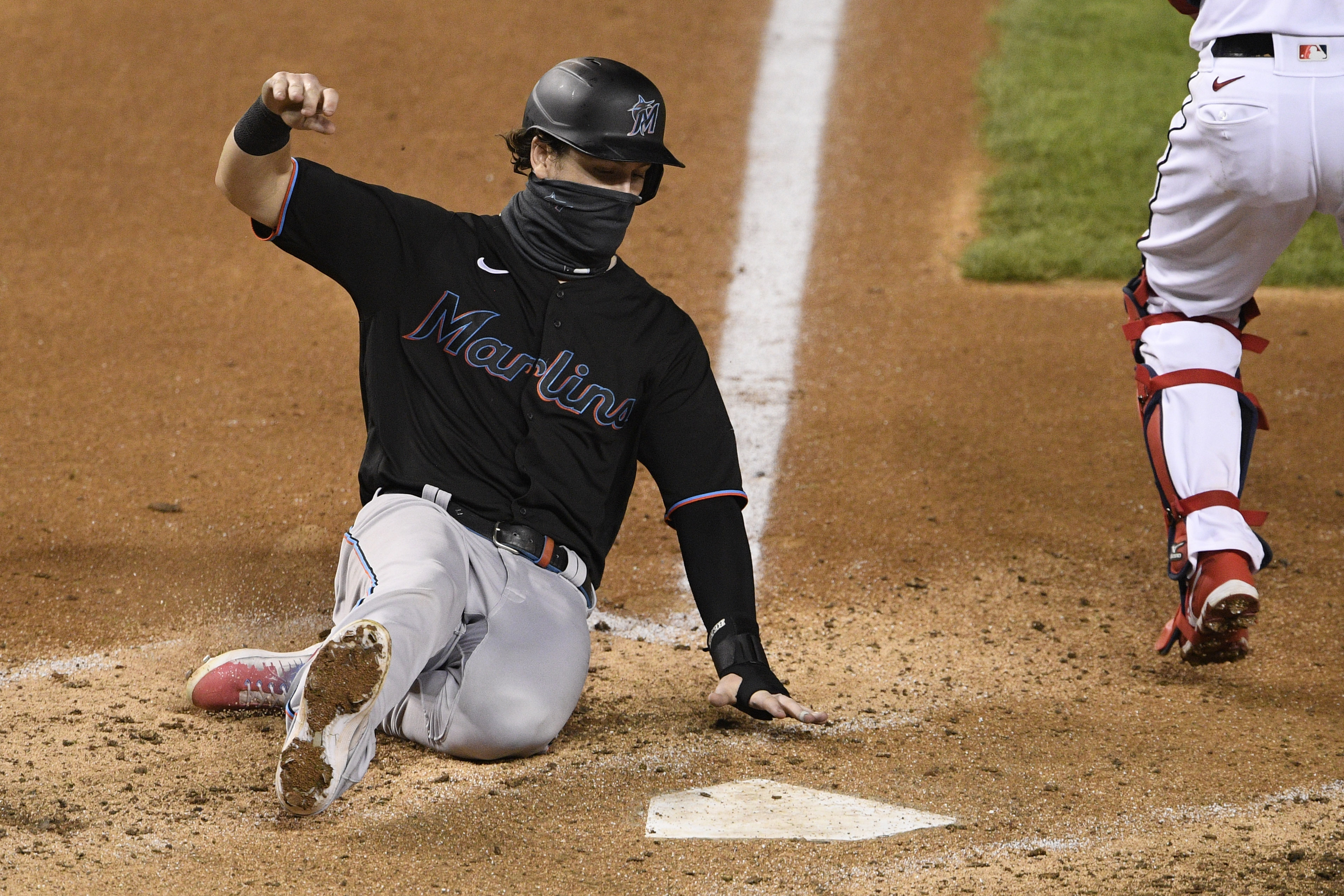 Nationals outlast Marlins 5-4 in opener of doubleheader