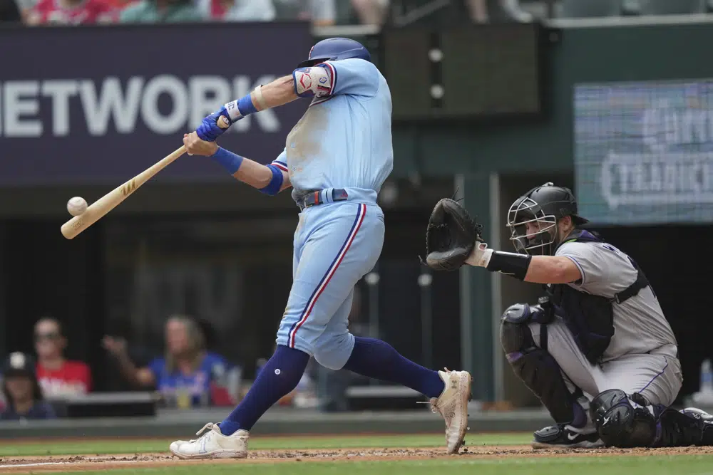 Bats bail out deGrom in Opening Day win for Rangers