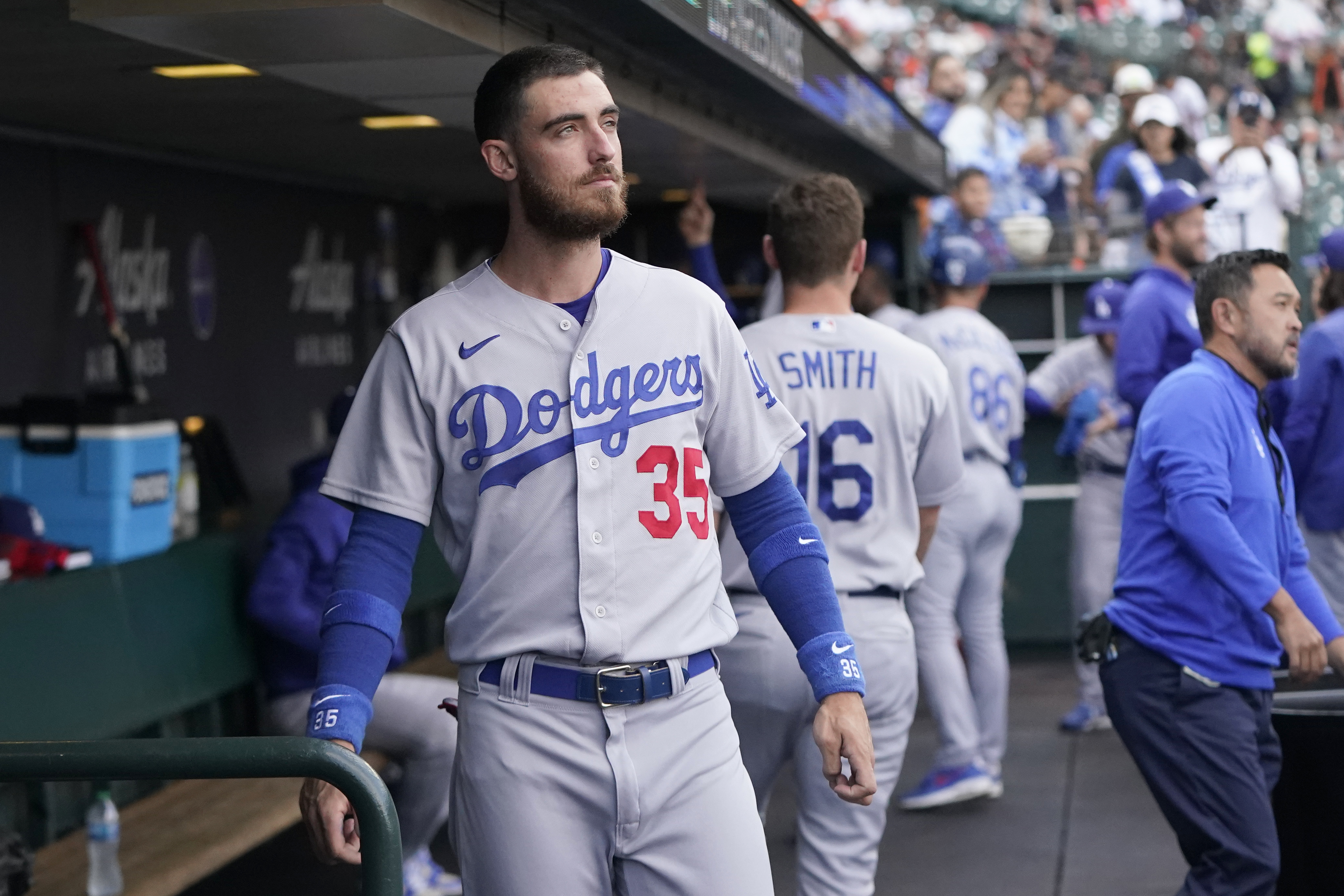 Los Angeles Dodgers outfielder Cody Bellinger (35) jogs off the