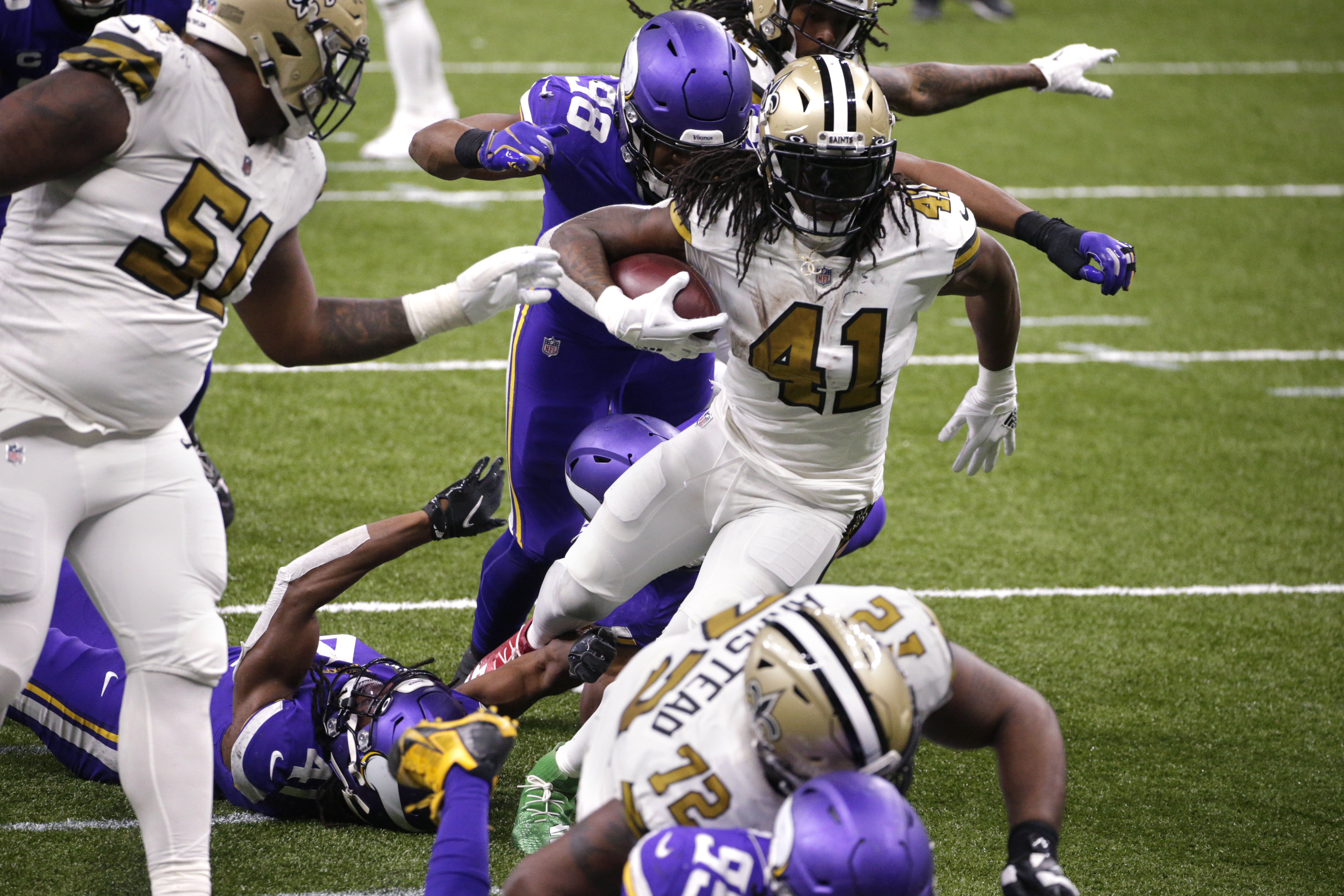 Saints Beat Vikings as Brees Nears Marino's Record - The New York