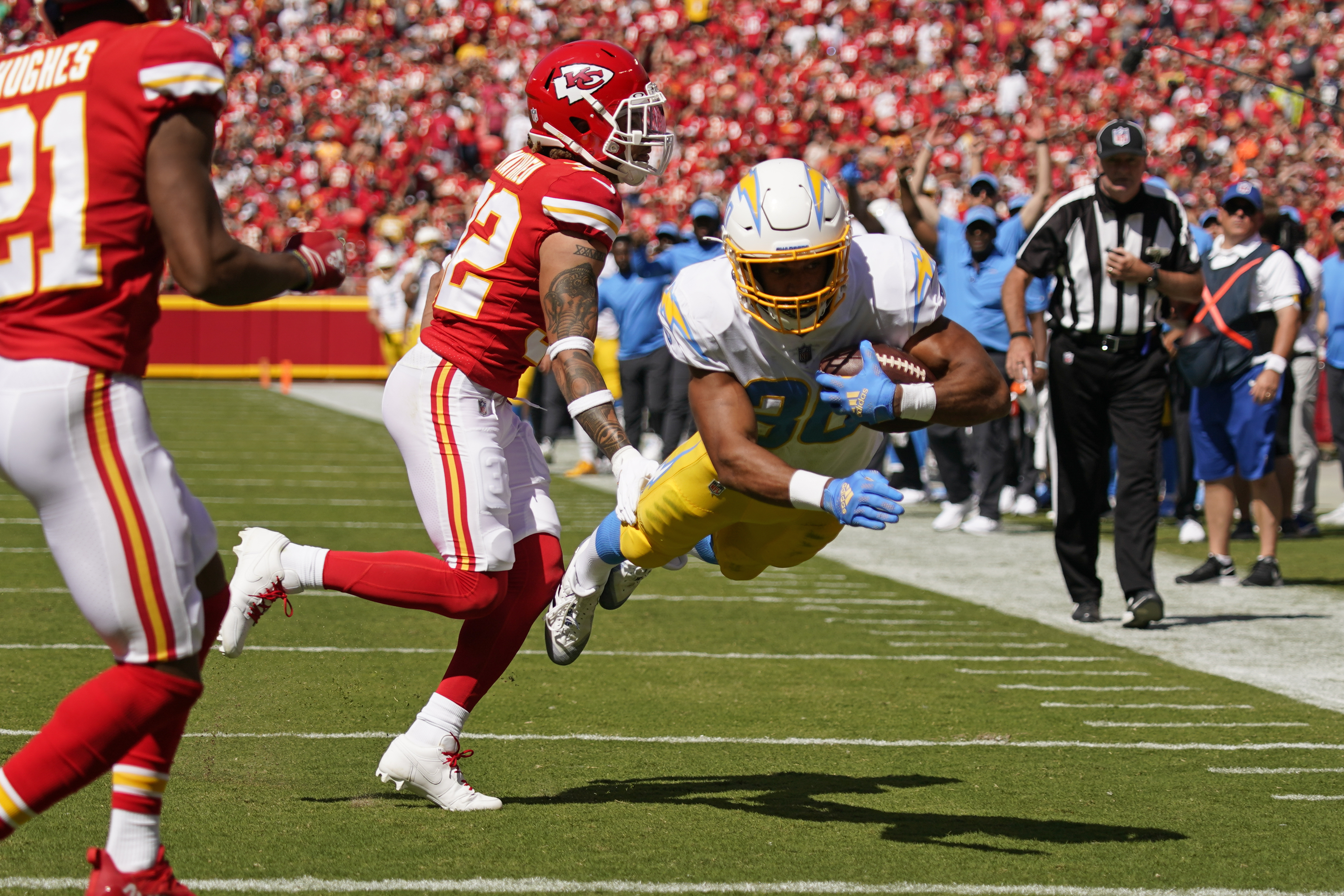 Chiefs hold on for 21-14 win over Chargers – Delco Times