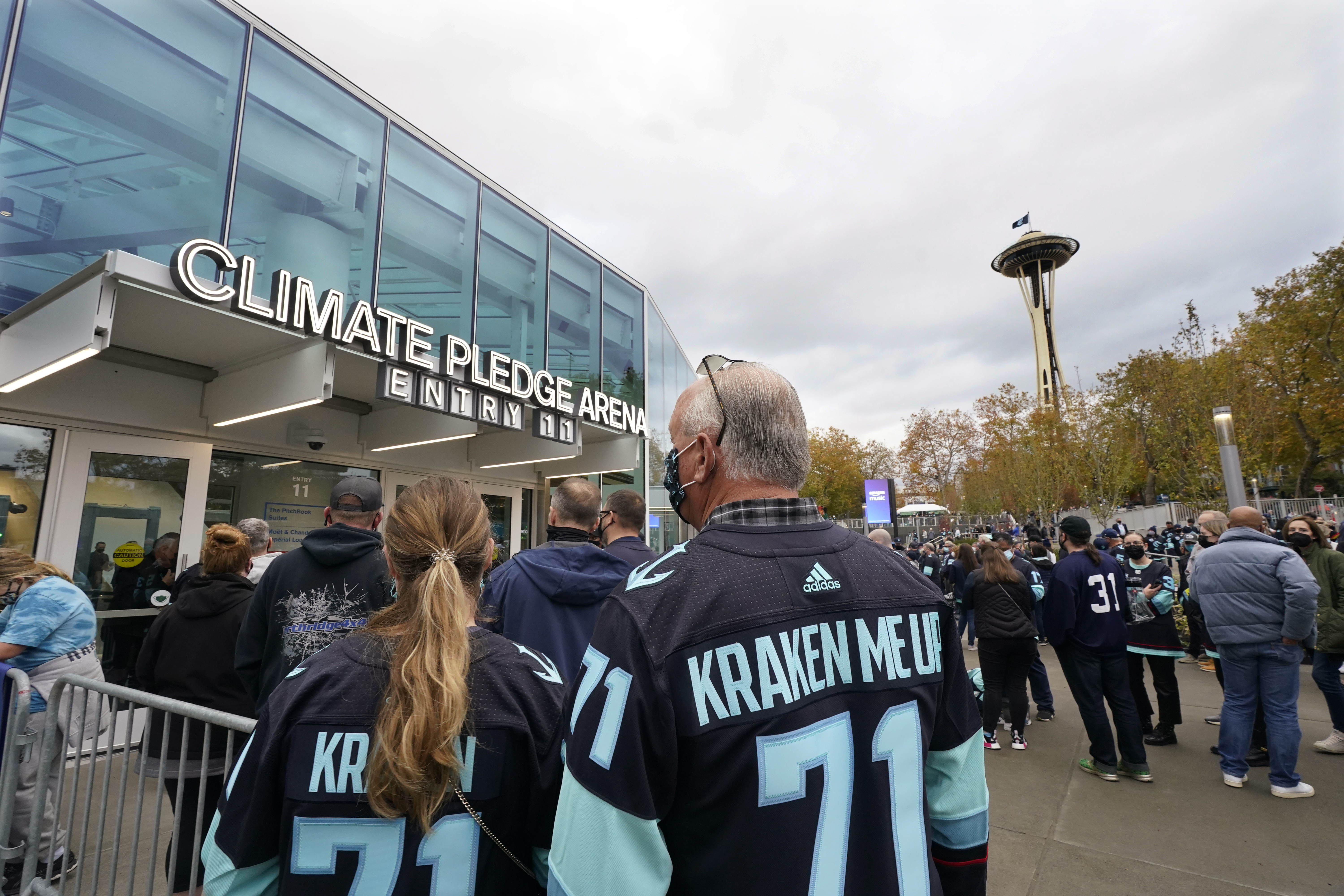Kraken Unveil Seattle Metropolitans Stanley Cup Banner 