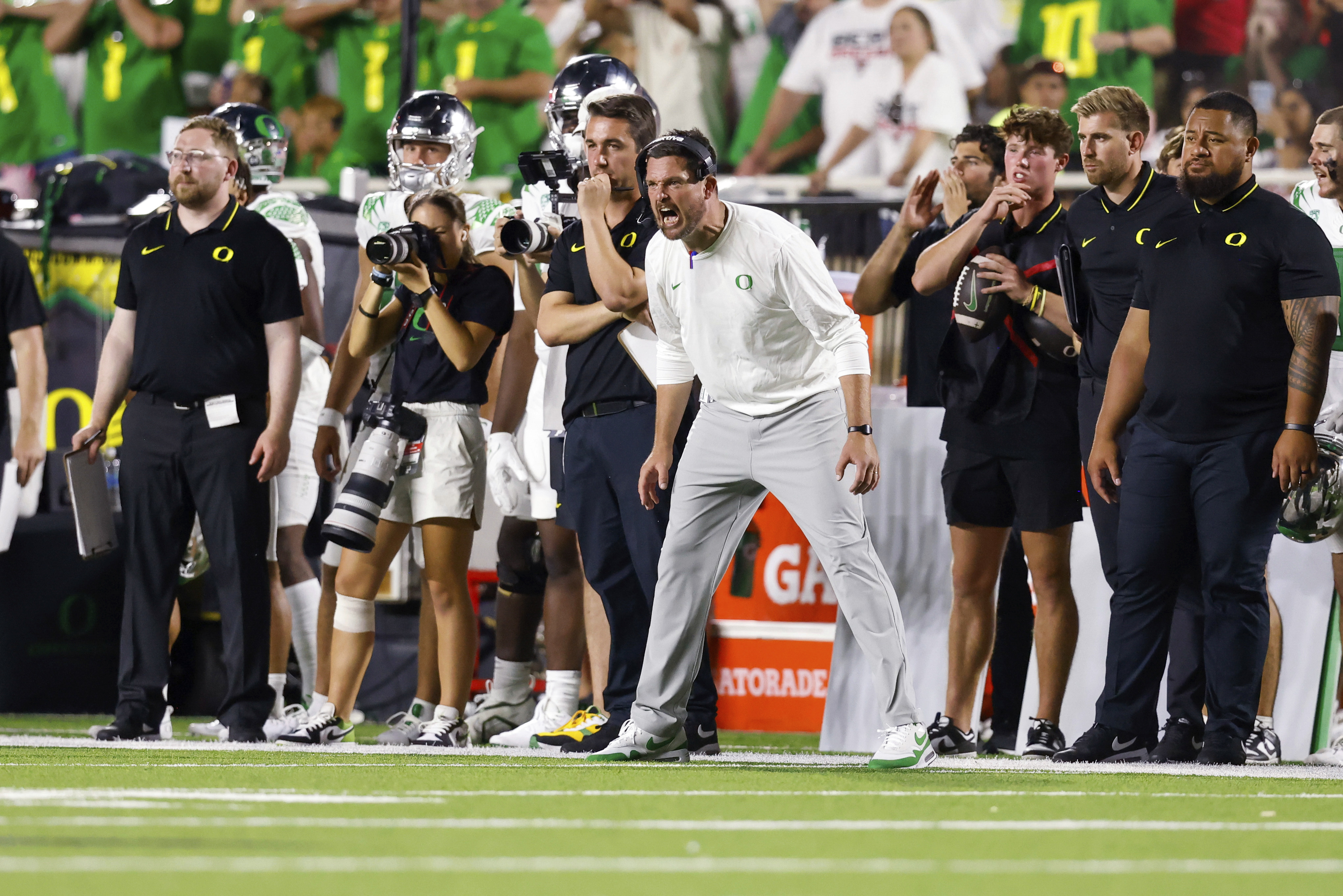 Bo Nix, Oregon Ducks rally past Texas Tech