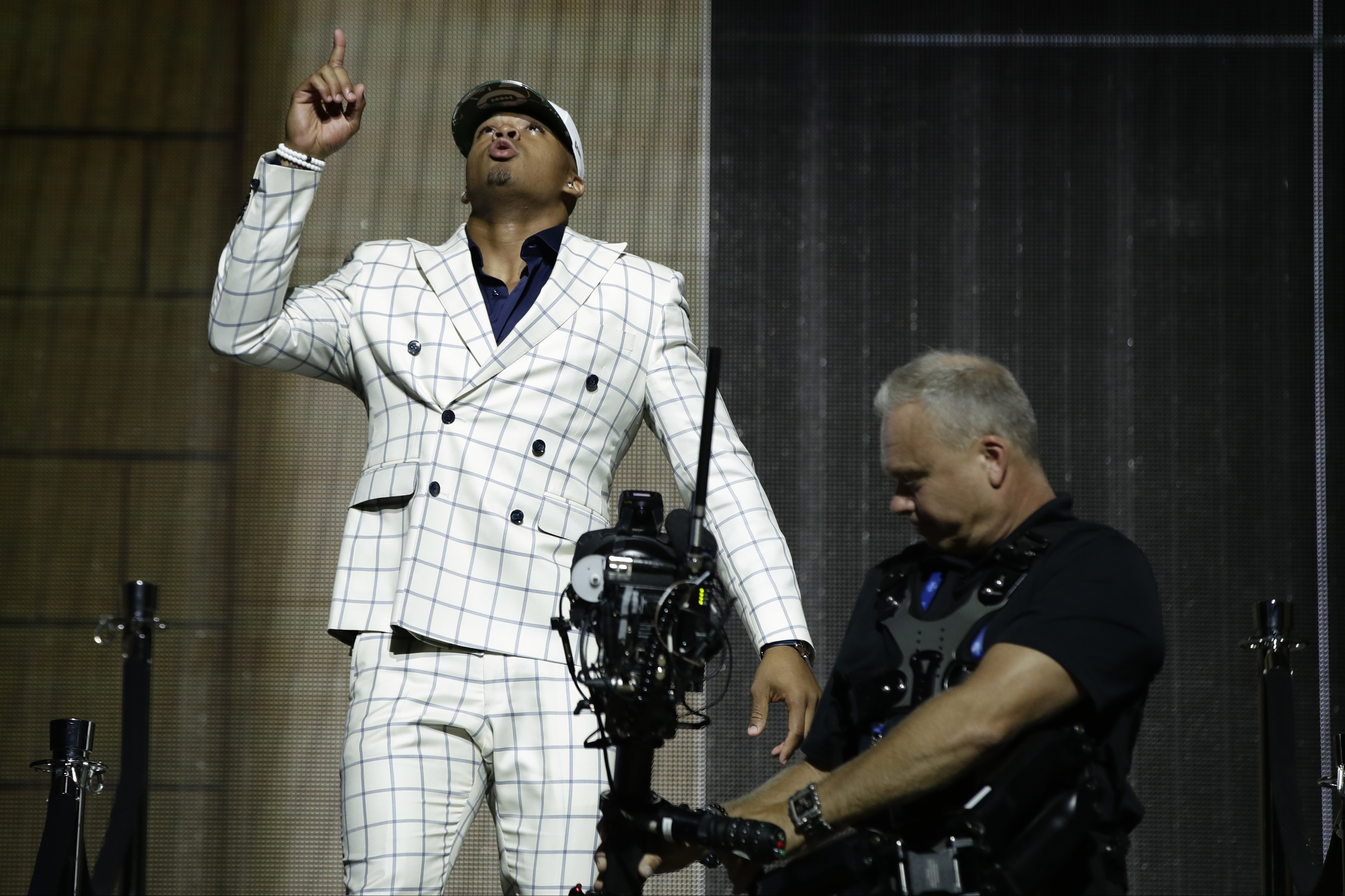 Cowboys' Top Pick Ezekiel Elliott Wins NFL Draft Red Carpet With Crop-Top  Shirt