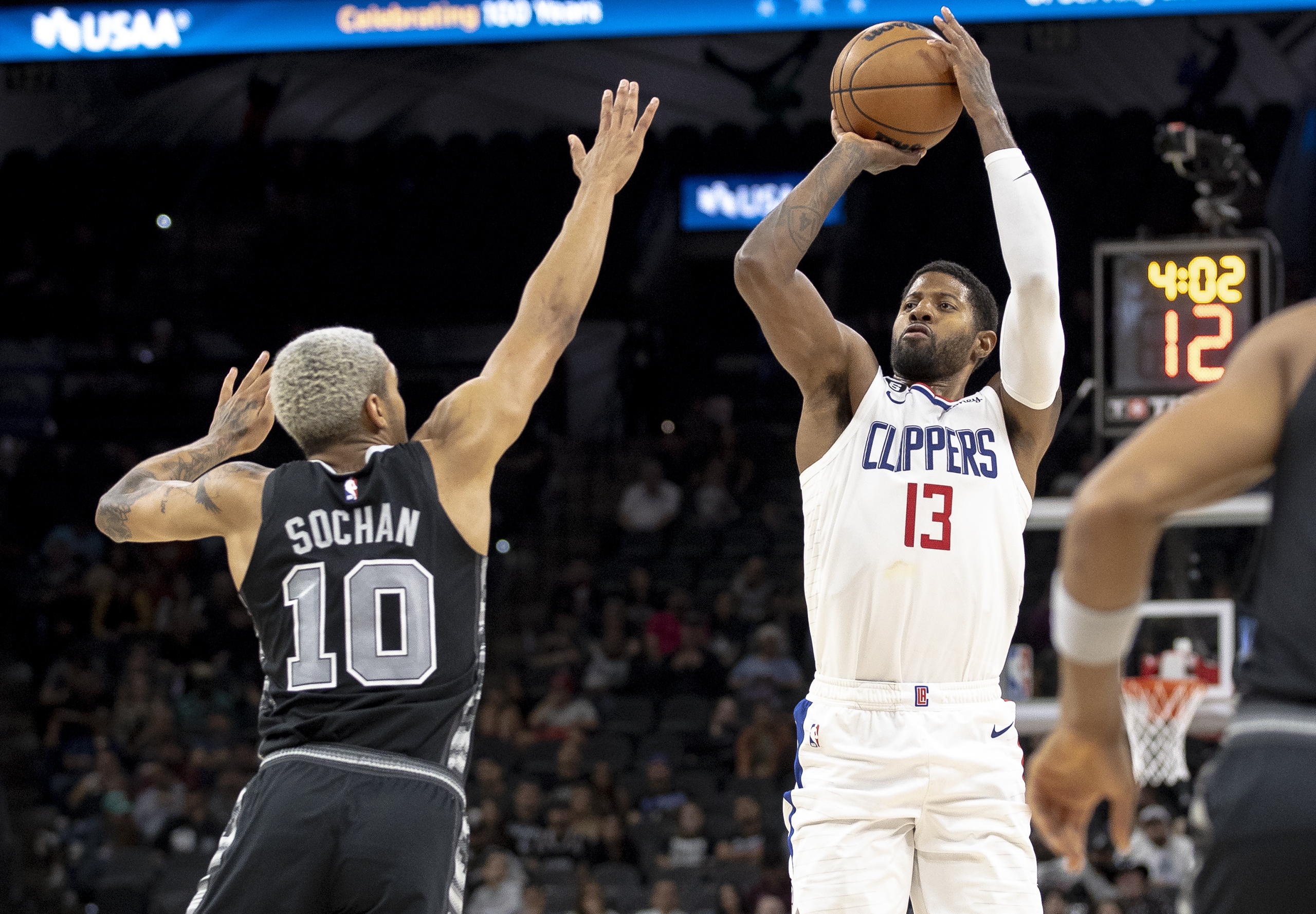 Clippers' Kawhi Leonard misses third straight game with knee injury 