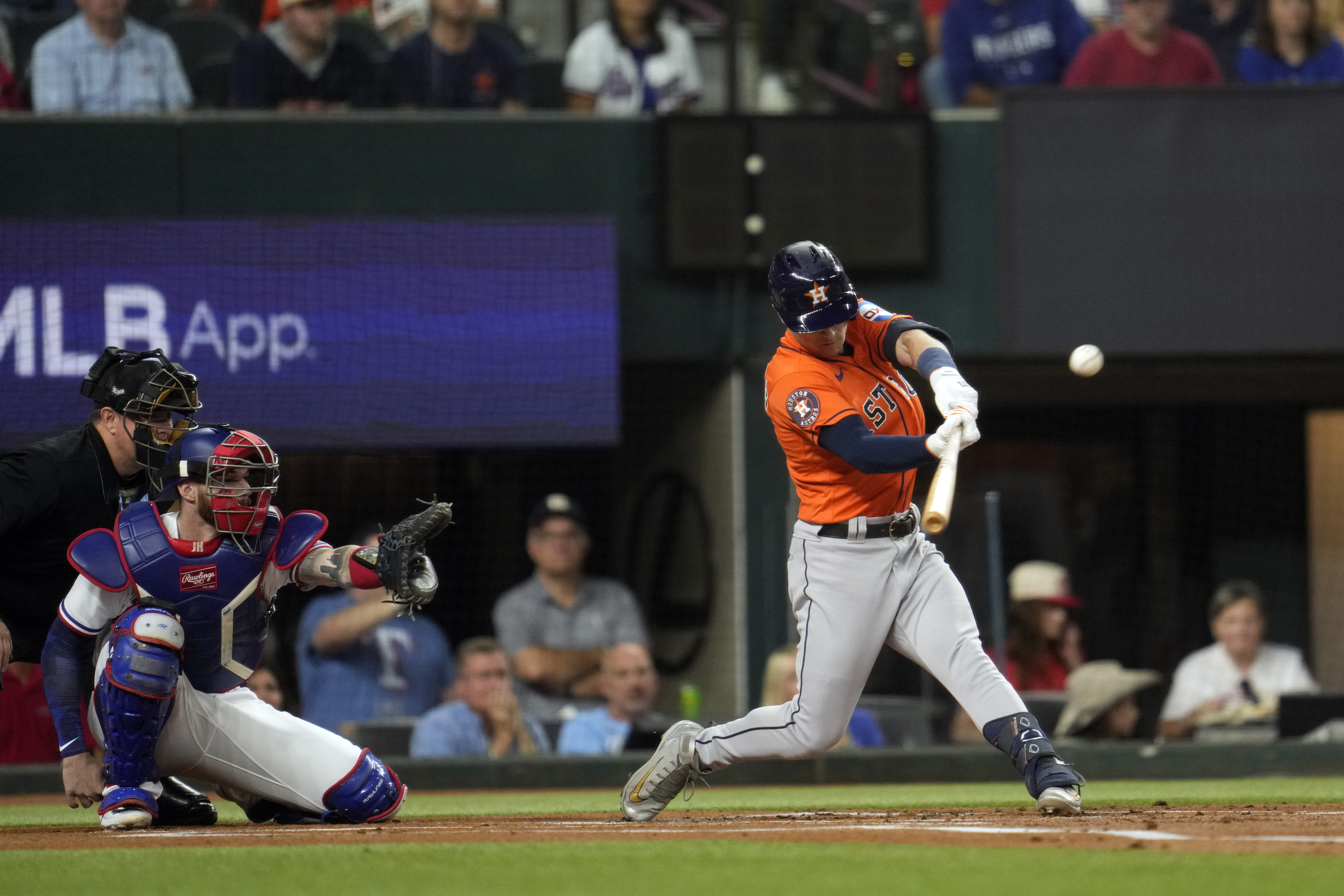 Rangers' Mitch Garver crushes a solo home run to even the score against the  Astros