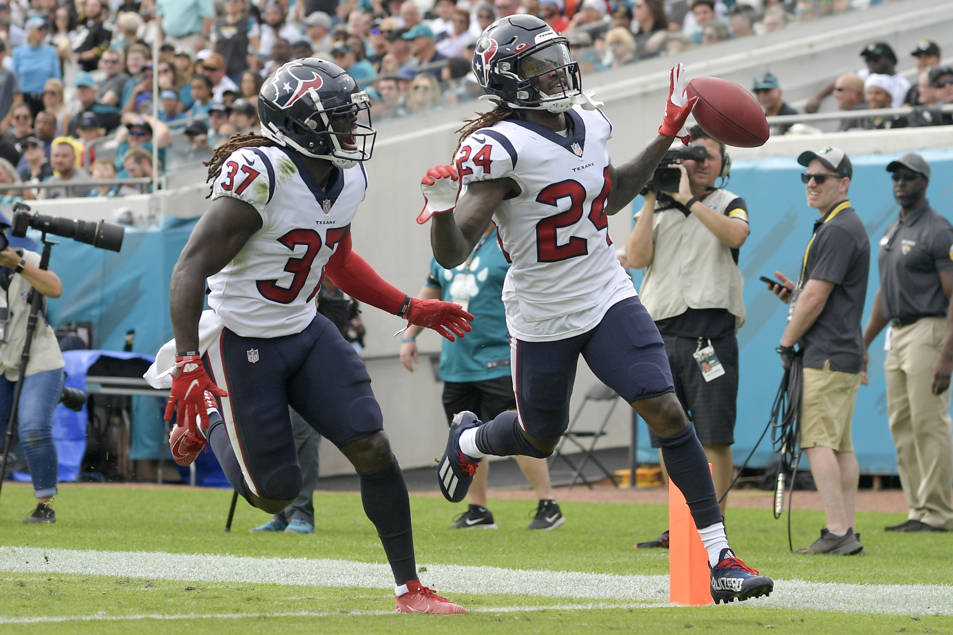 Texans end 3-game skid with 30-16 victory at lowly Jaguars