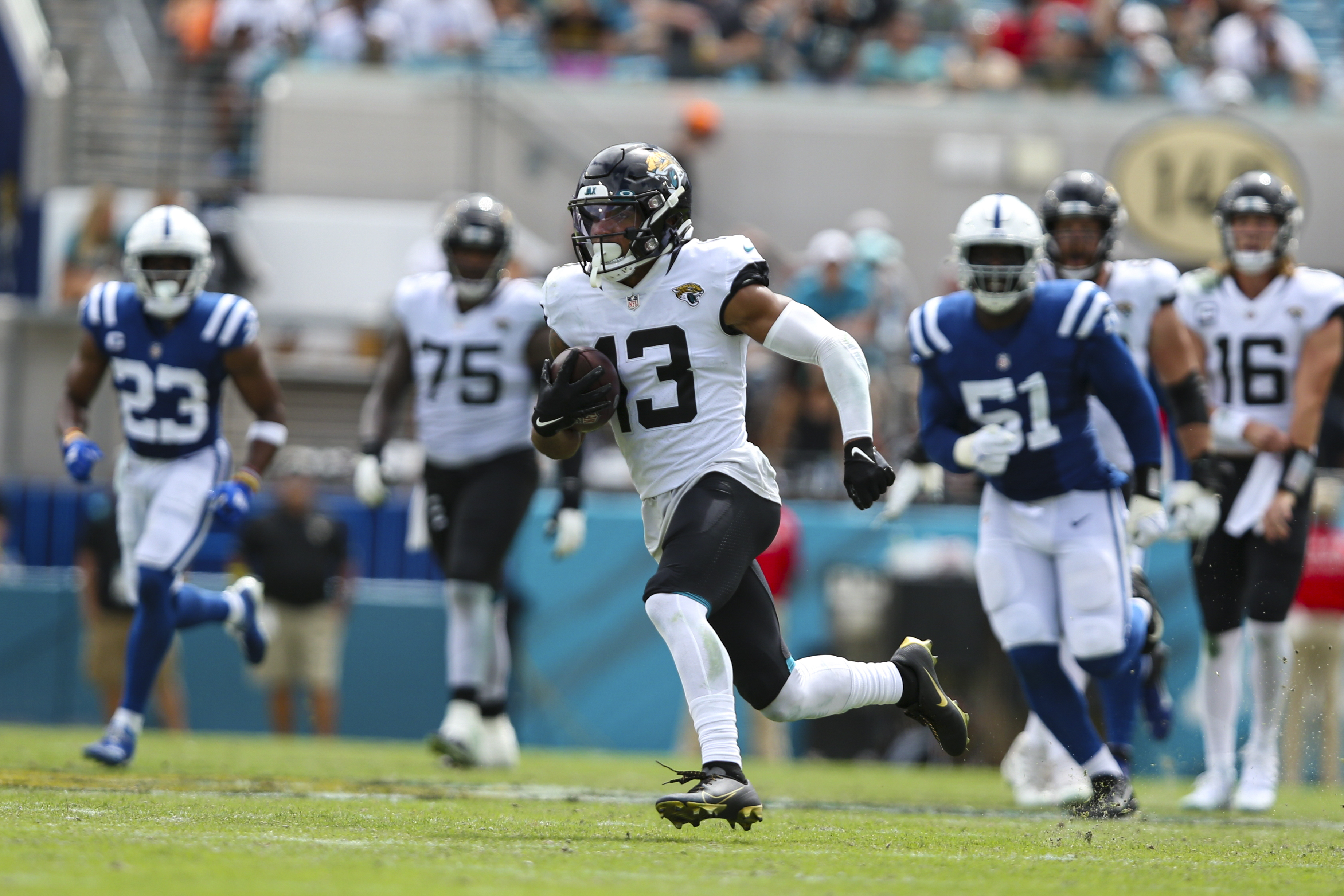 Lawrence, Jaguars rout ailing Herbert, Chargers 38-10