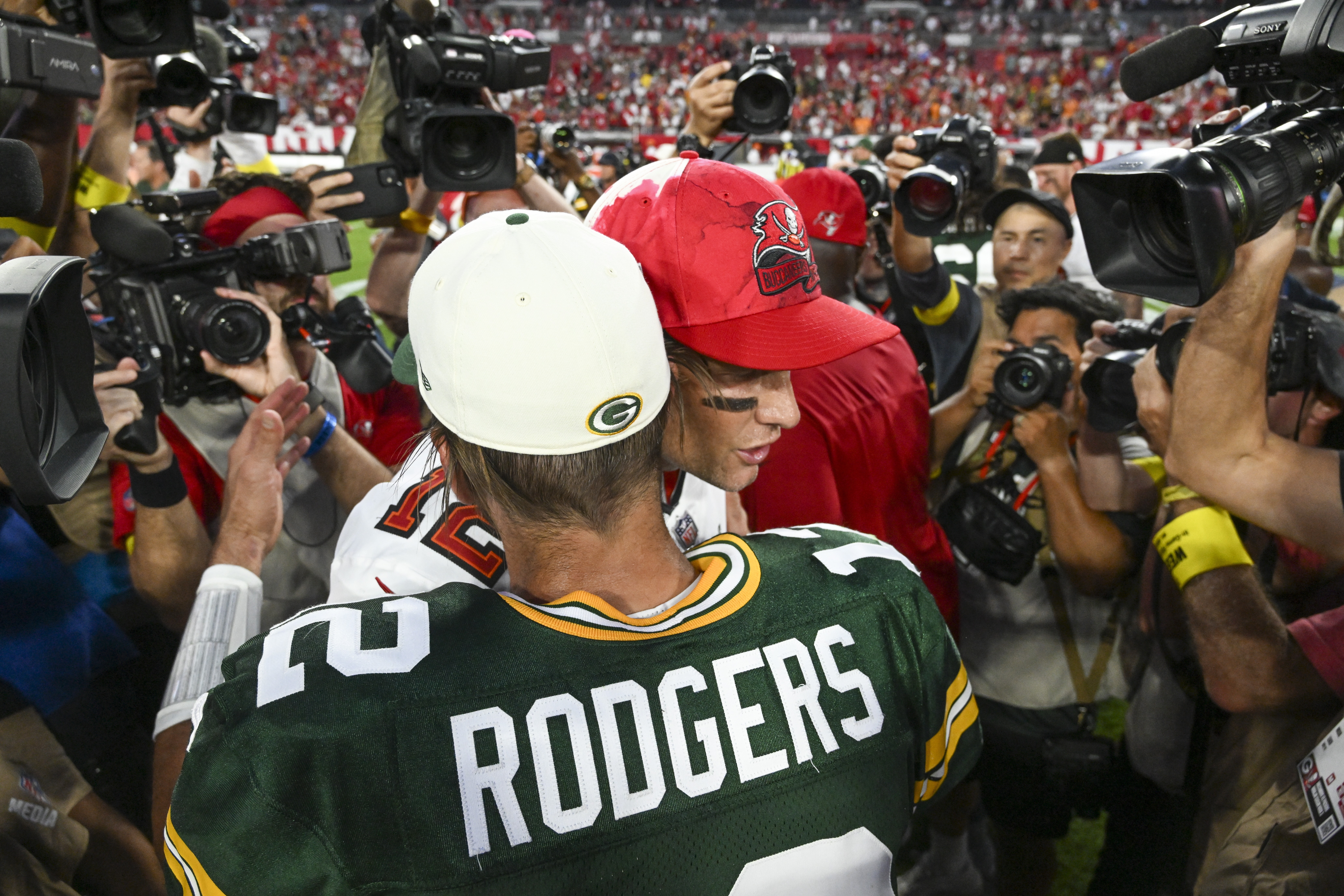 Aaron Rodgers suggests he played part in Bucs' penalty during 2-point try
