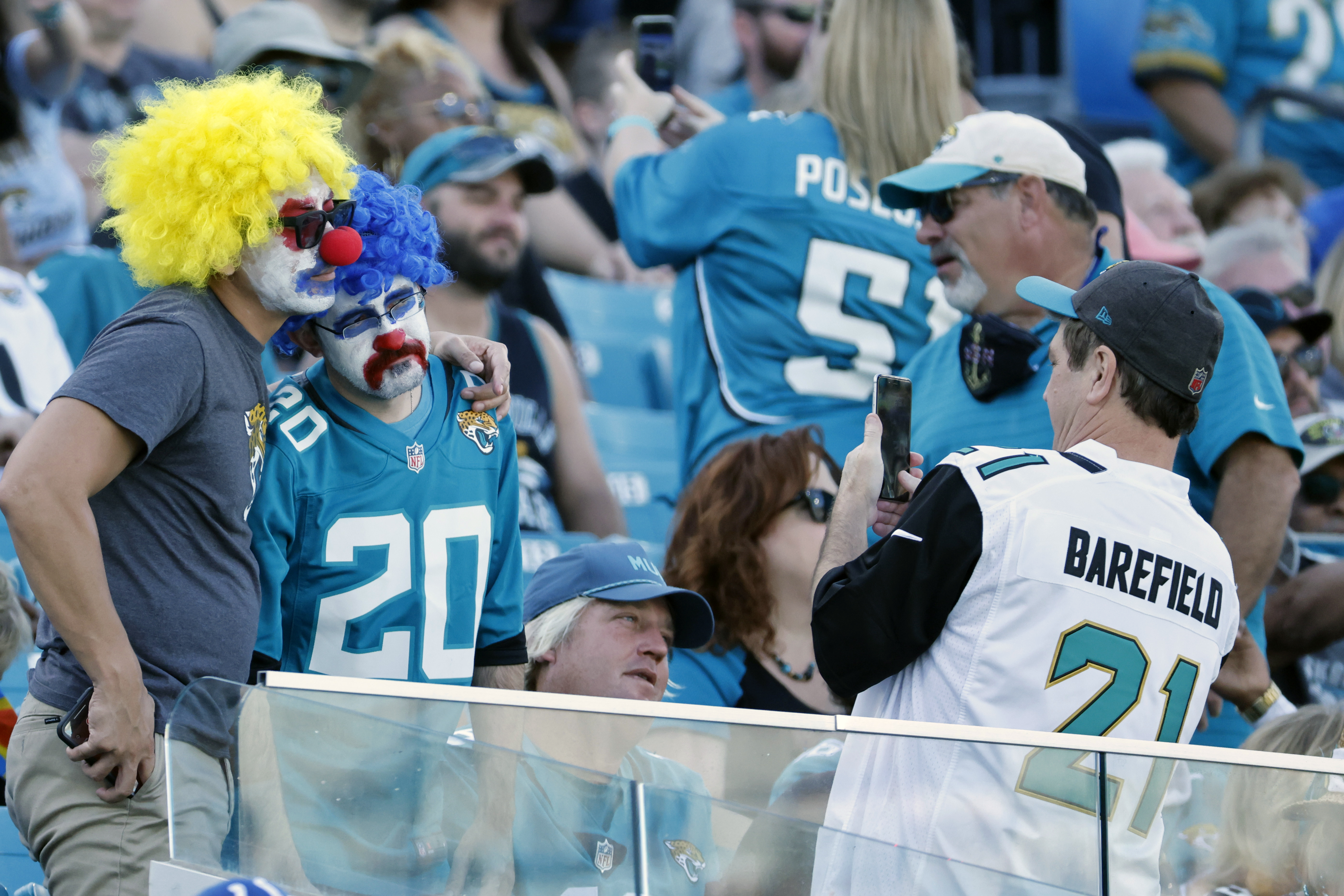 Jaguars clown Colts en route to 26-11 victory, Indy playoff hopes