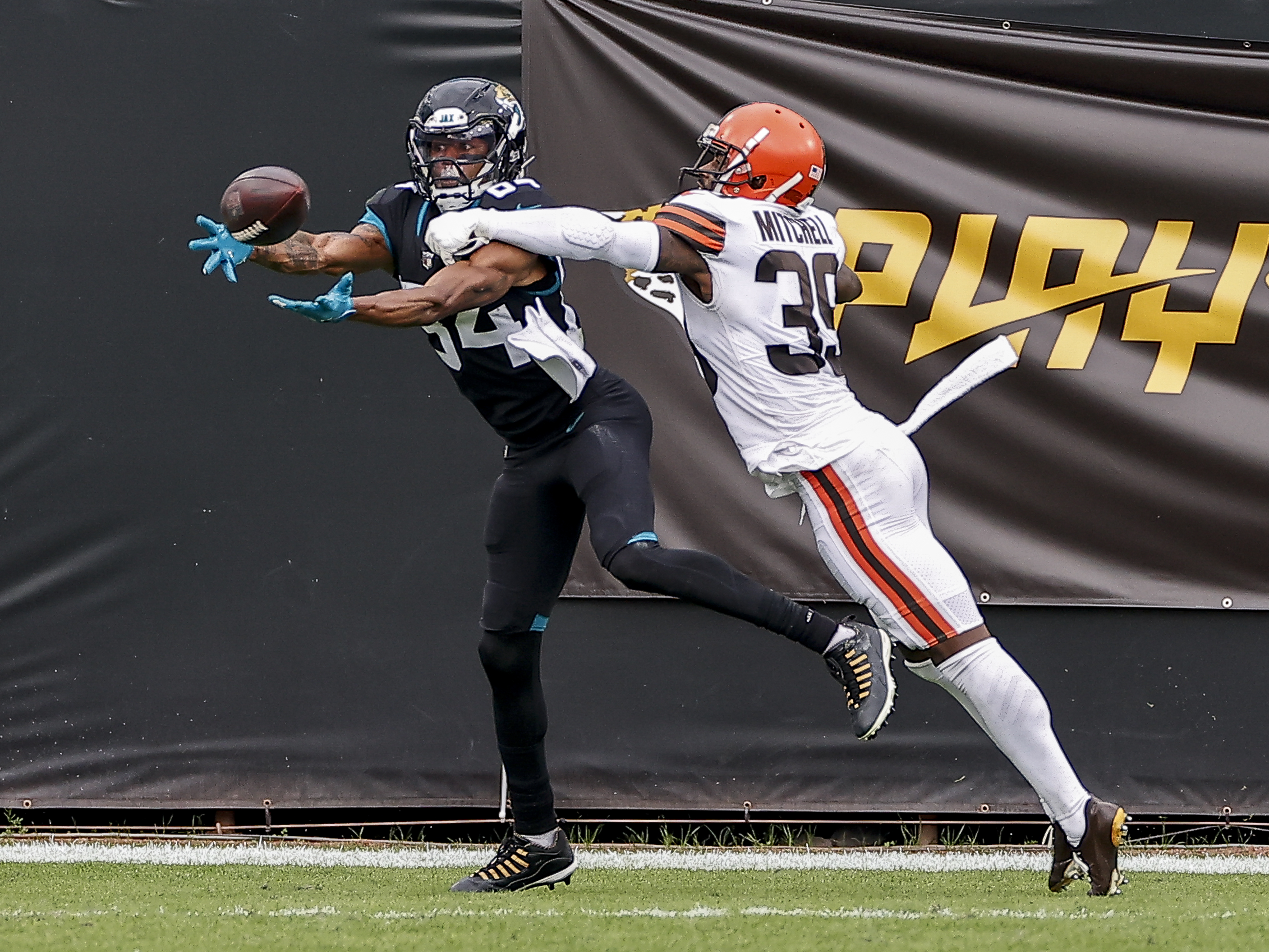 Cleveland Browns turn back Jacksonville Jaguars, 27-25