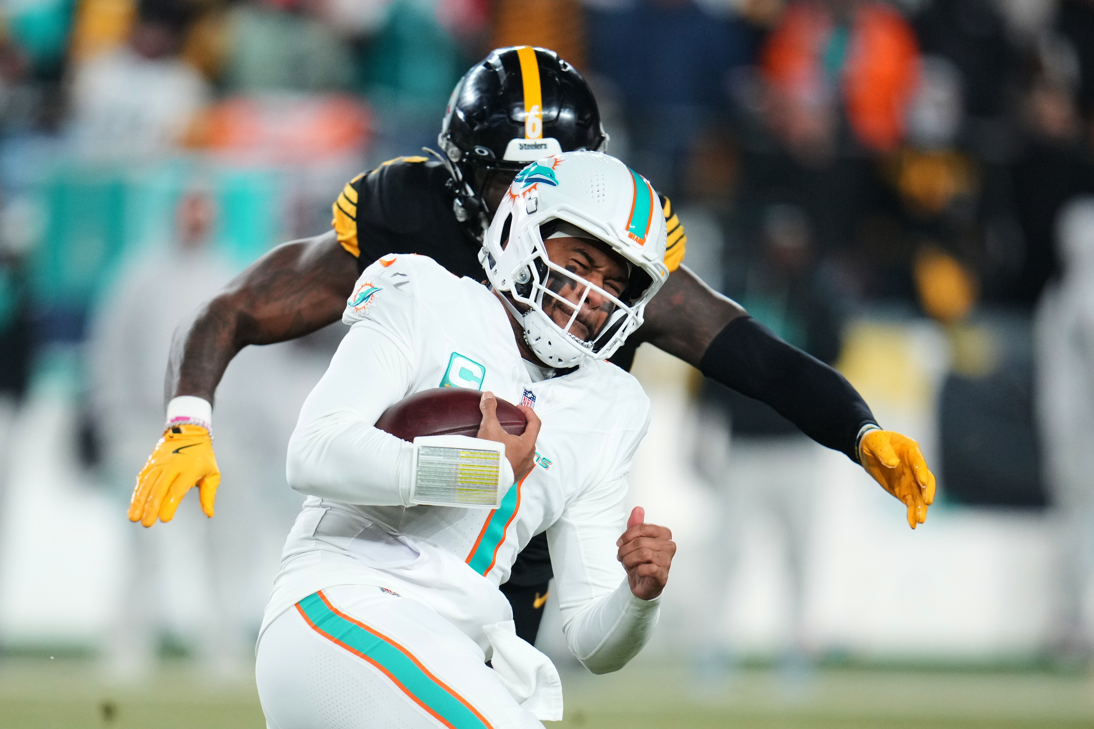 Aaron Rodgers and Steelers freeze out Dolphins, stay atop AFC