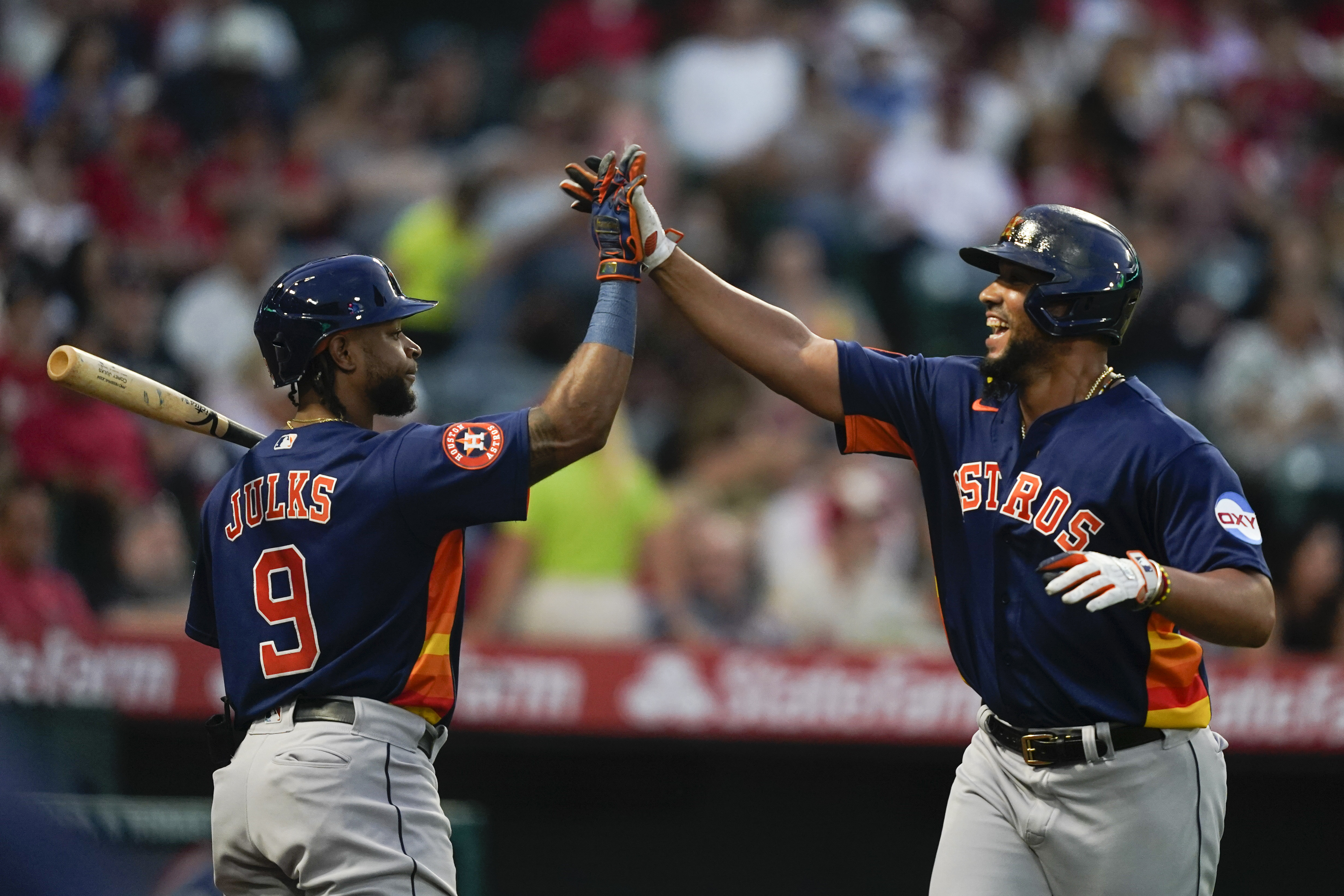Meyers hits pair of 3-run HRs and Astros go deep 4 times to beat