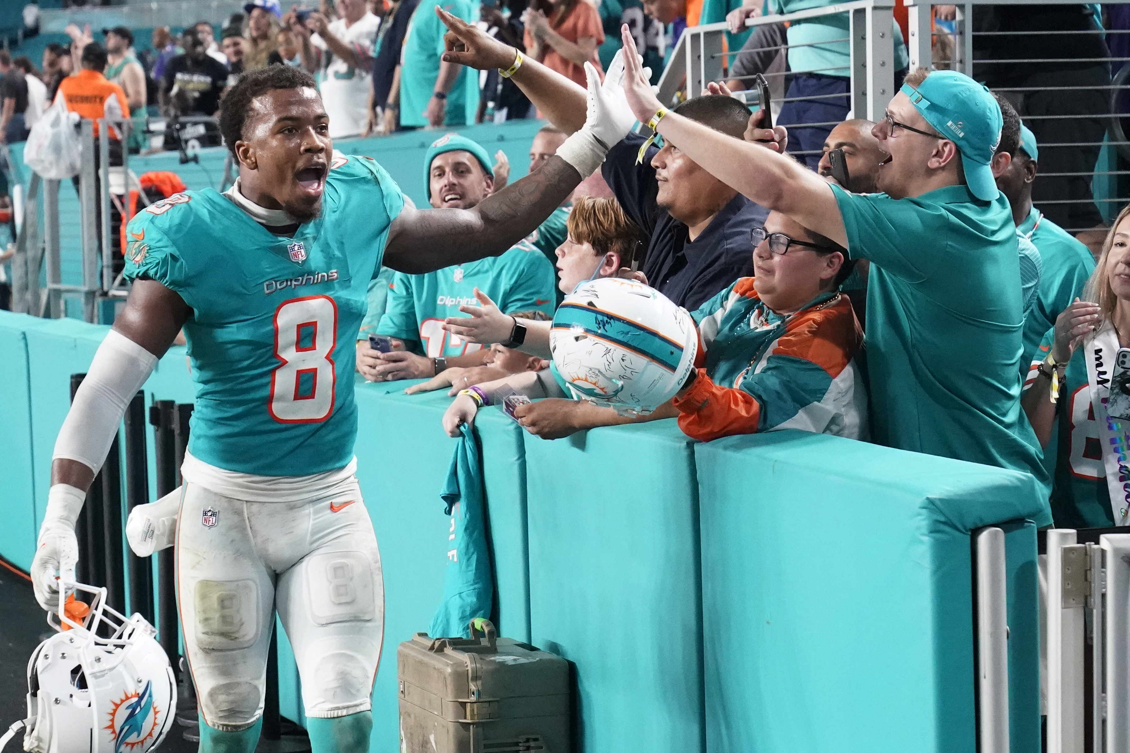 Dolphins win third straight, top Jets 24-17 - The San Diego Union