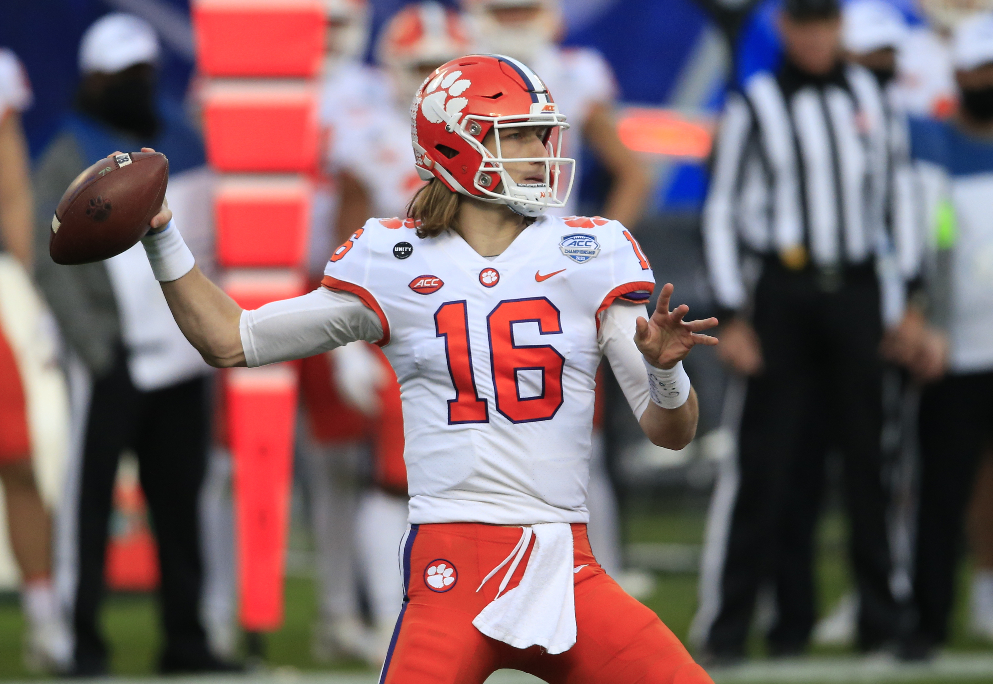 Trevor Lawrence, Mac Jones headline 2020 Heisman Trophy finalists