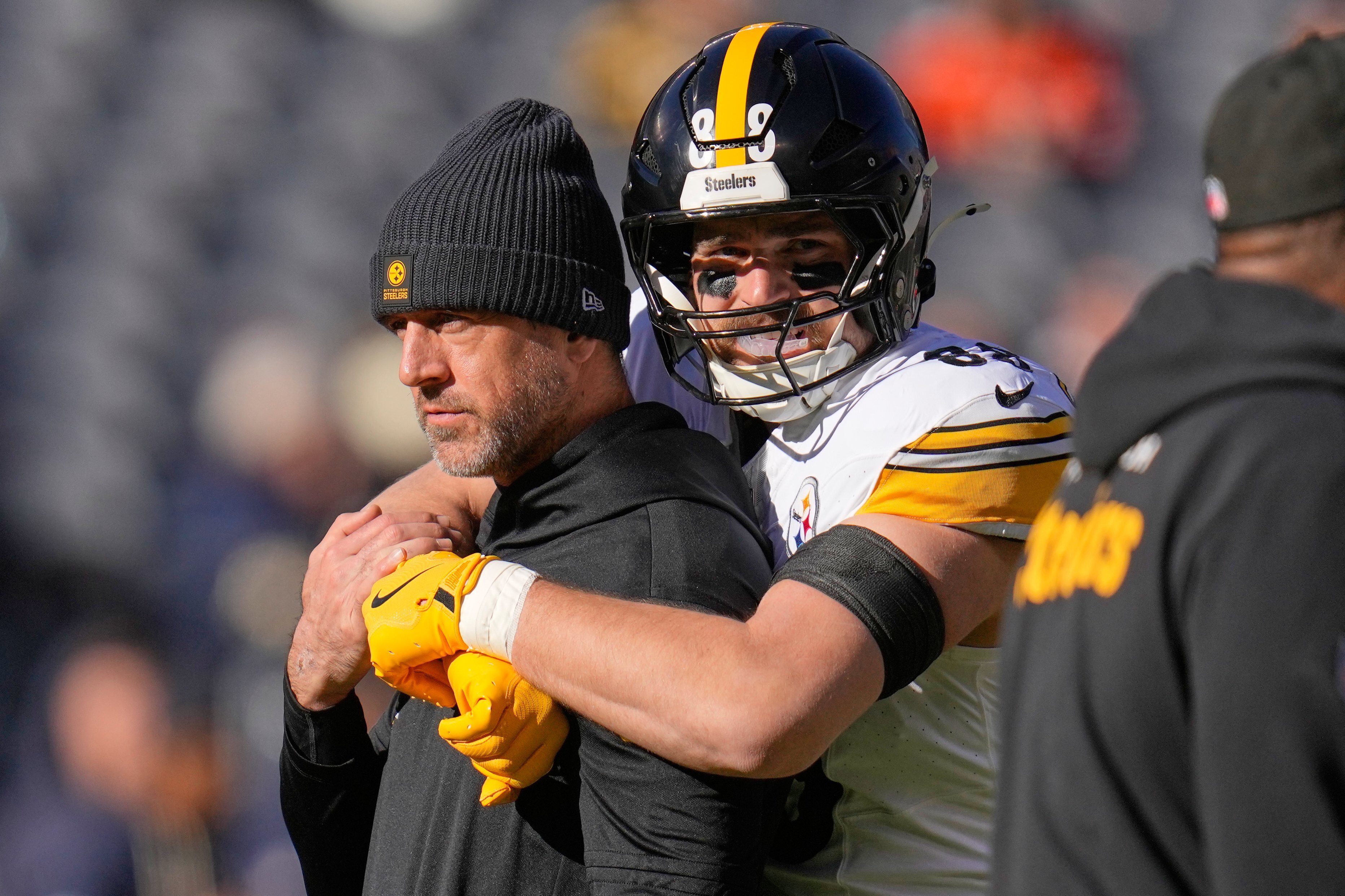 Với việc Aaron Rodgers phải ngồi ngoài, Mason Rudolph và Steelers đã thất bại ở Chicago
