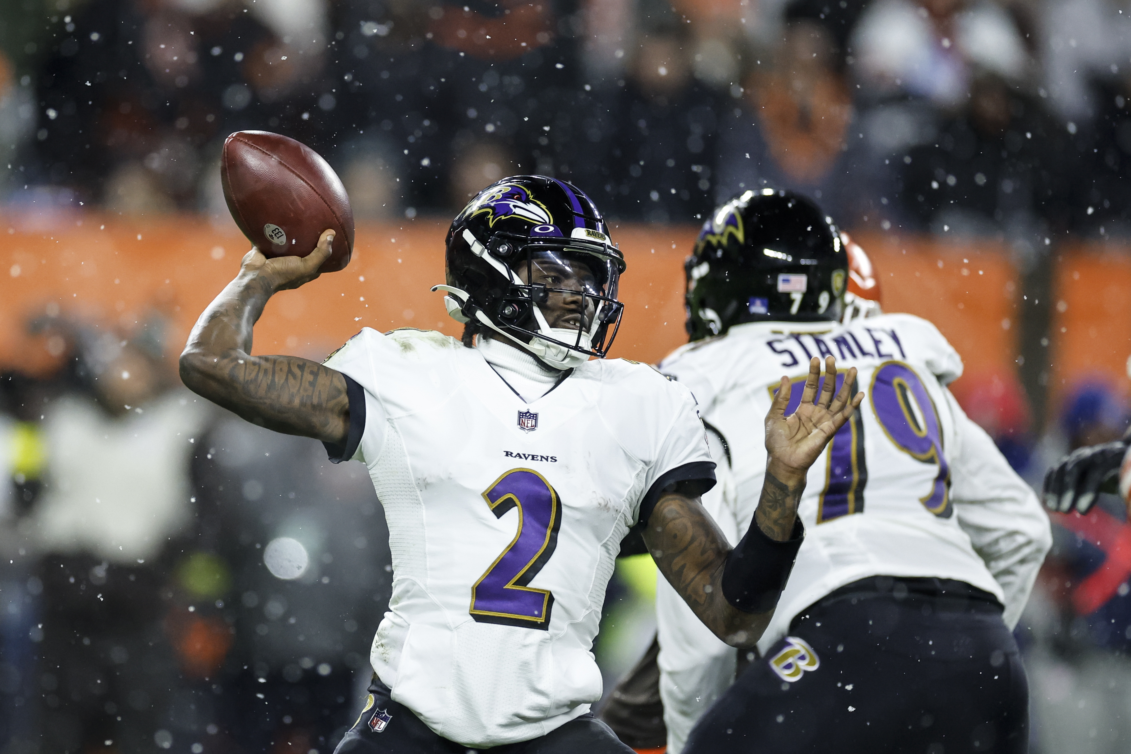 Jackson throws 3 TD passes for Ravens in 38-6 rout of Browns