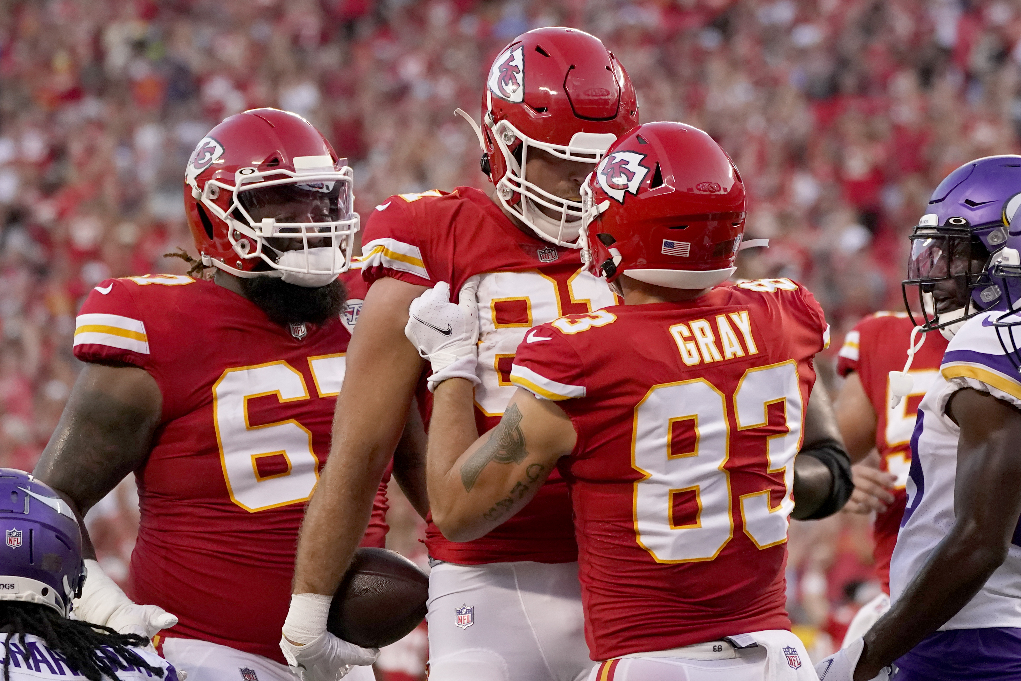 Kansas City Chiefs tight end Noah Gray (83) warms up before an NFL