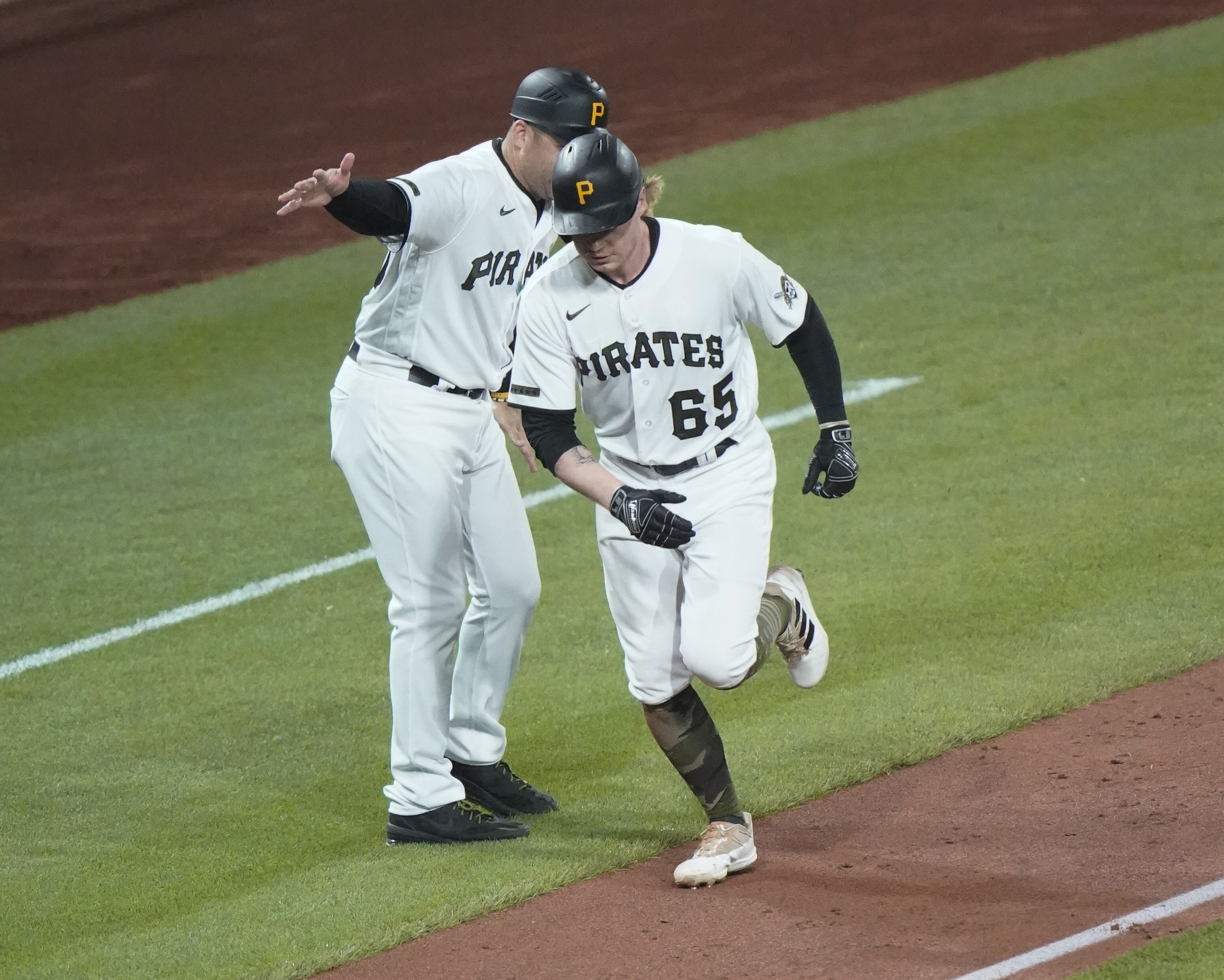 Pittsburgh Pirates' Jack Suwinski Joins Barry Bonds in History on