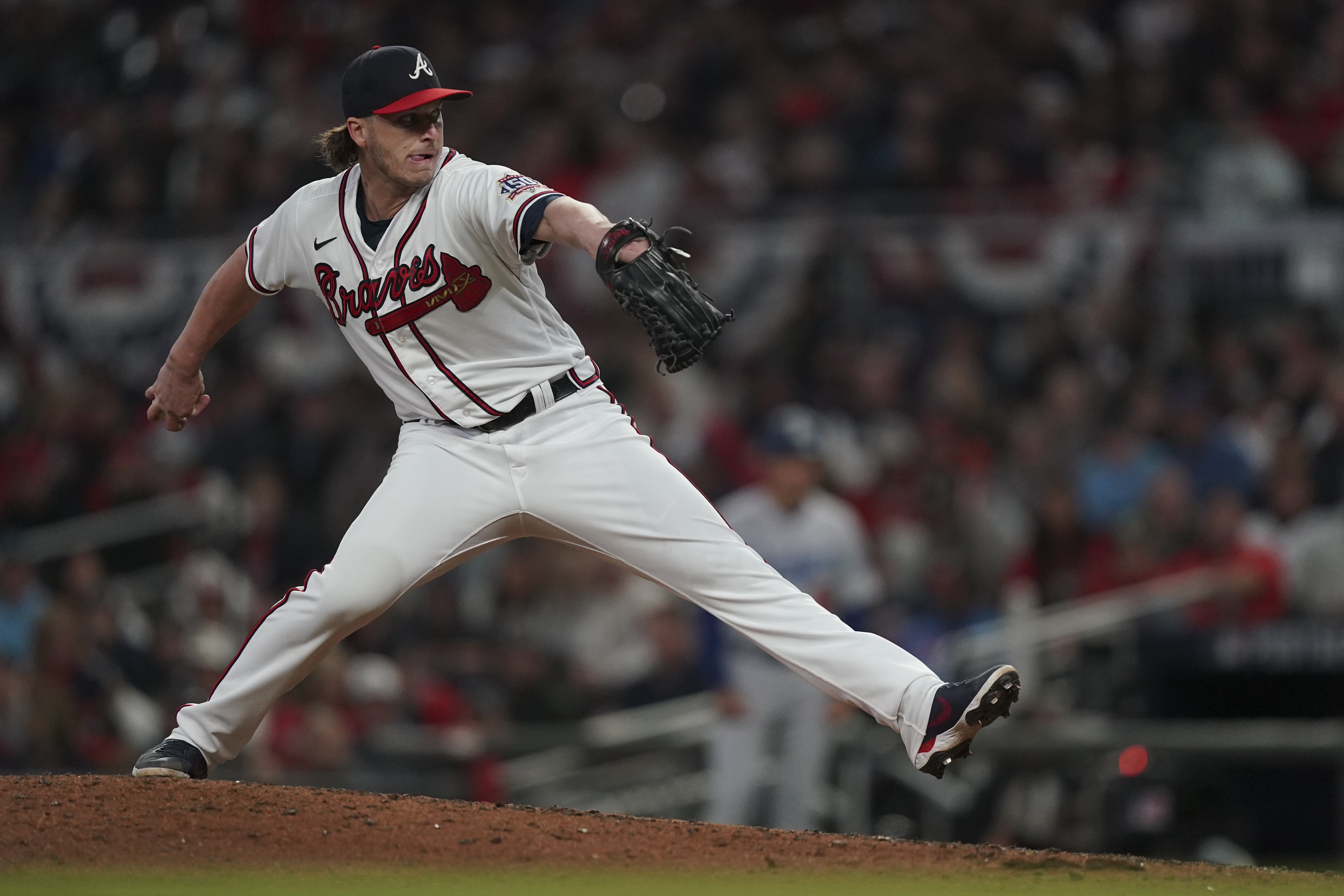 Dale Murphy throws the first pitch for Game 2 of the NLCS. : r