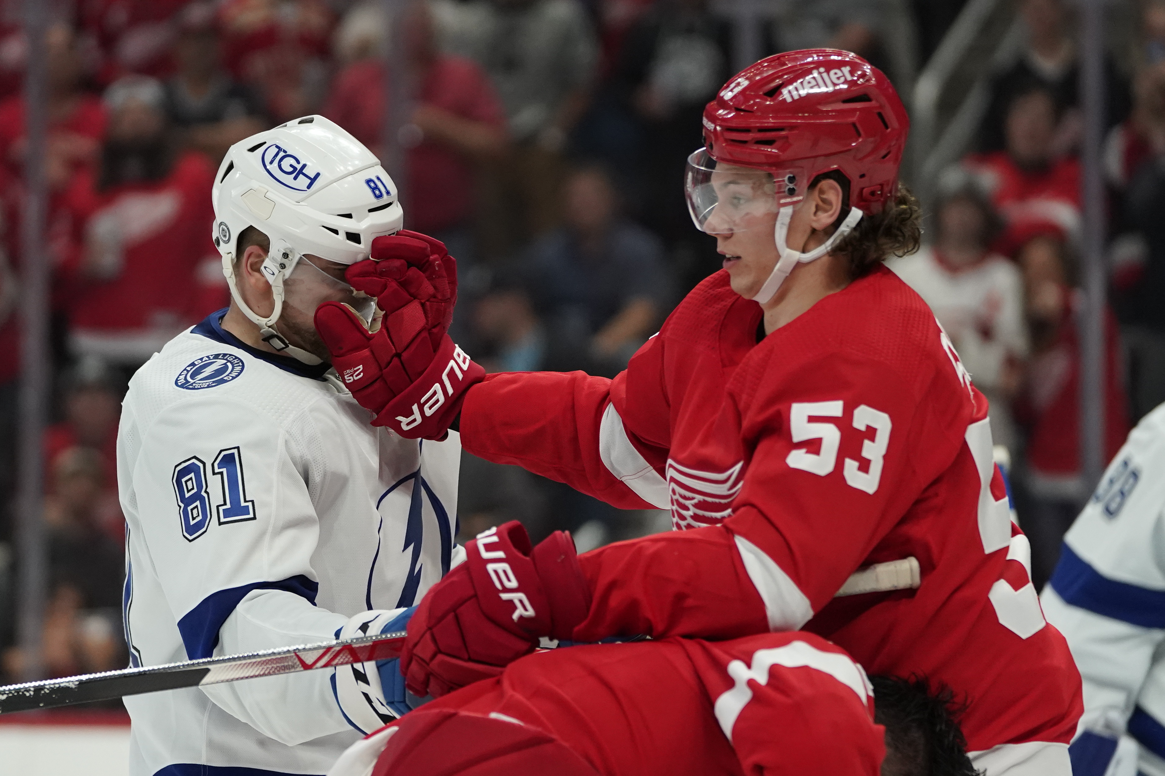 Palat scores, lifts Lightning to 7-6 OT win over Red Wings