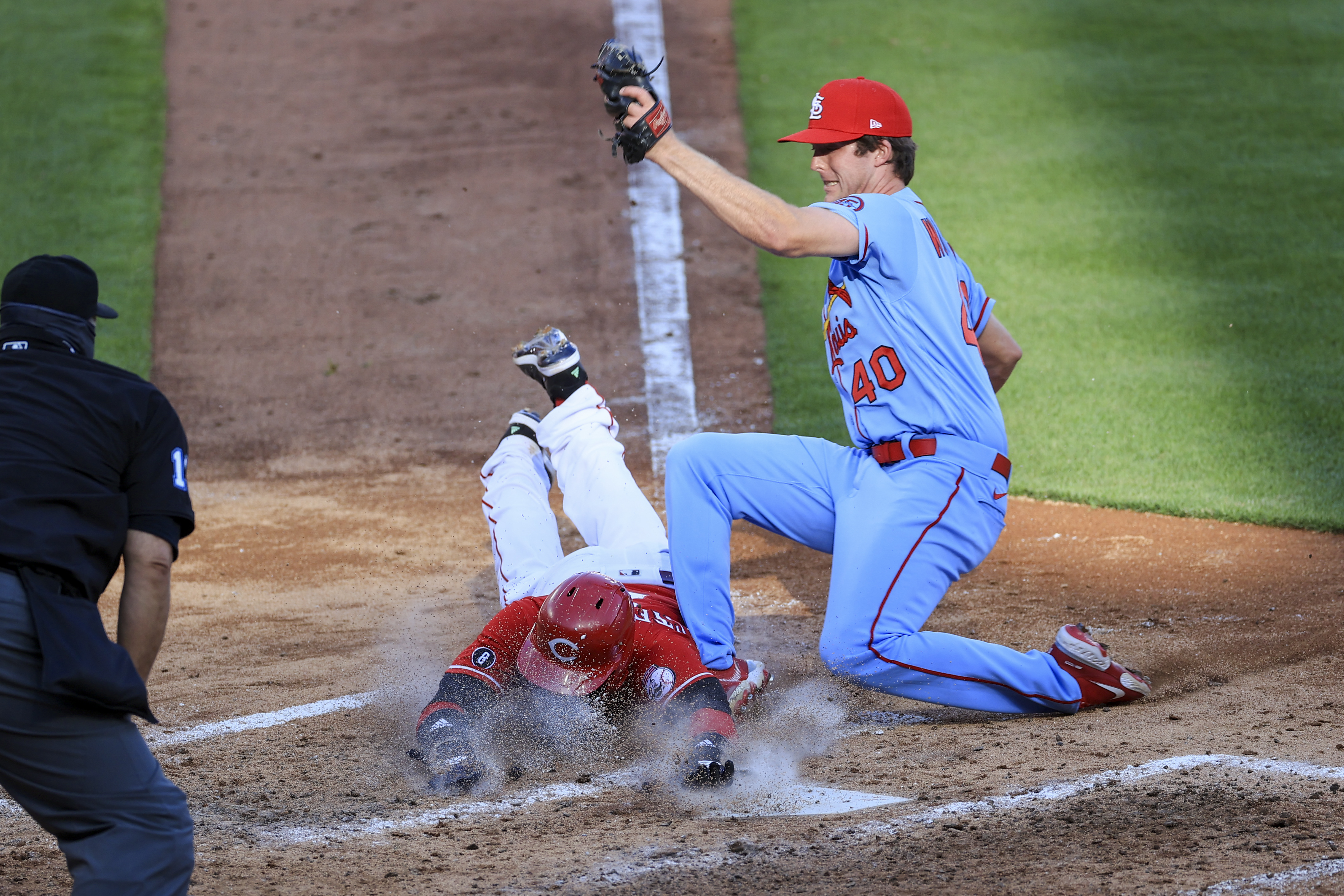 Reds, Cards scrap at plate and outfield, Castellanos tossed