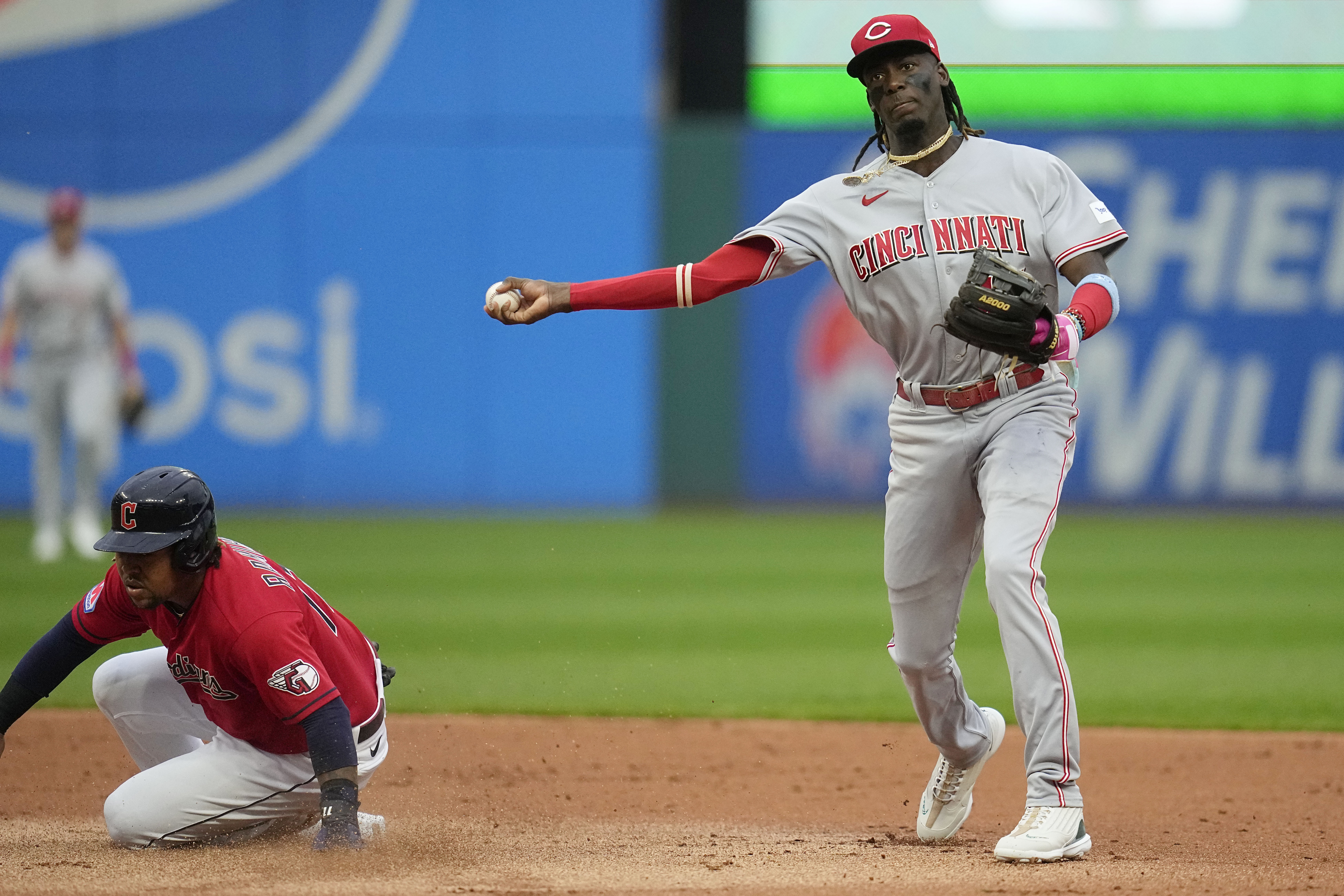 Guardians give manager Terry Francona perfect send-off in his final home  game, 4-3 win over Reds