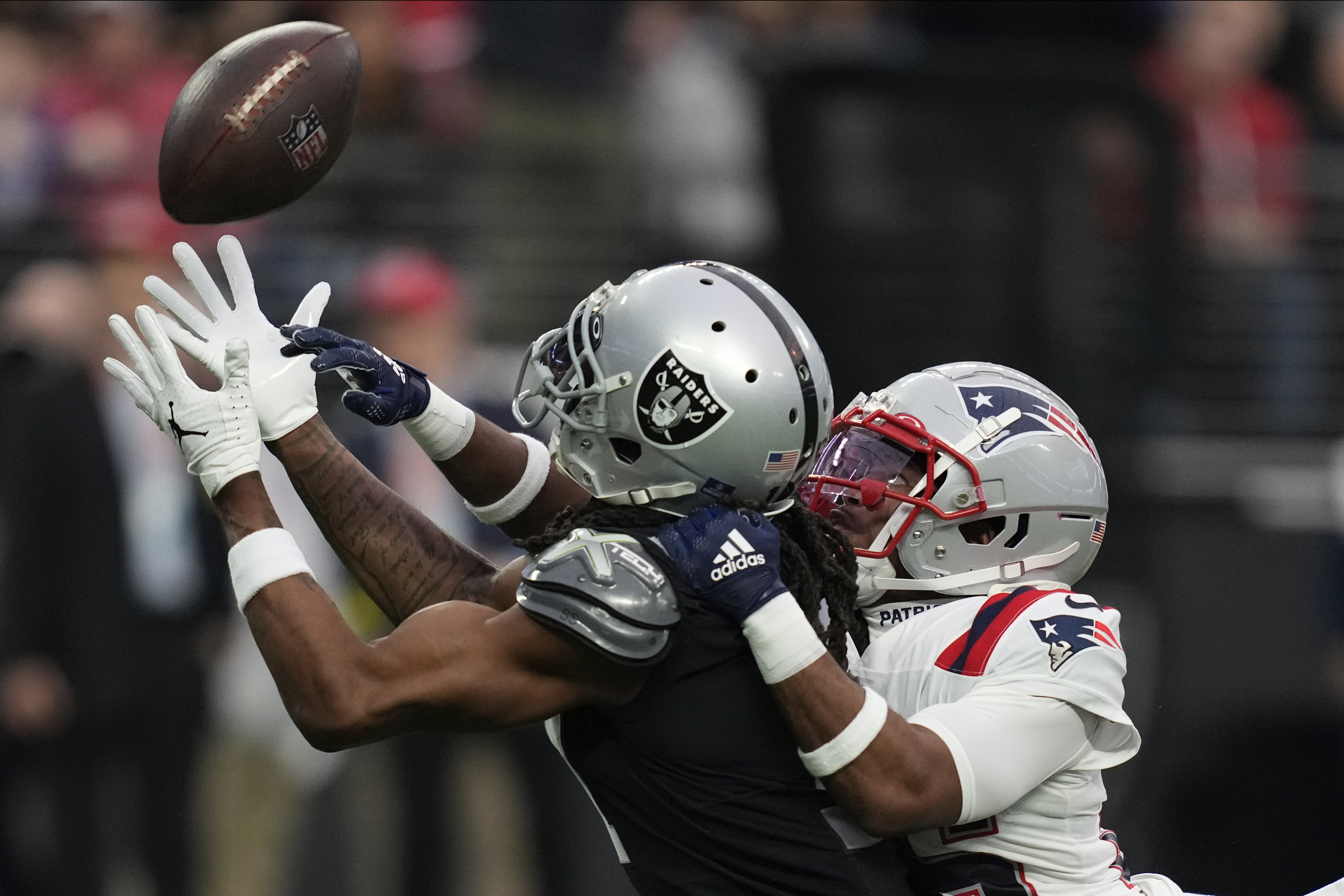 Chandler Jones snags lateral on wild final play as Las Vegas