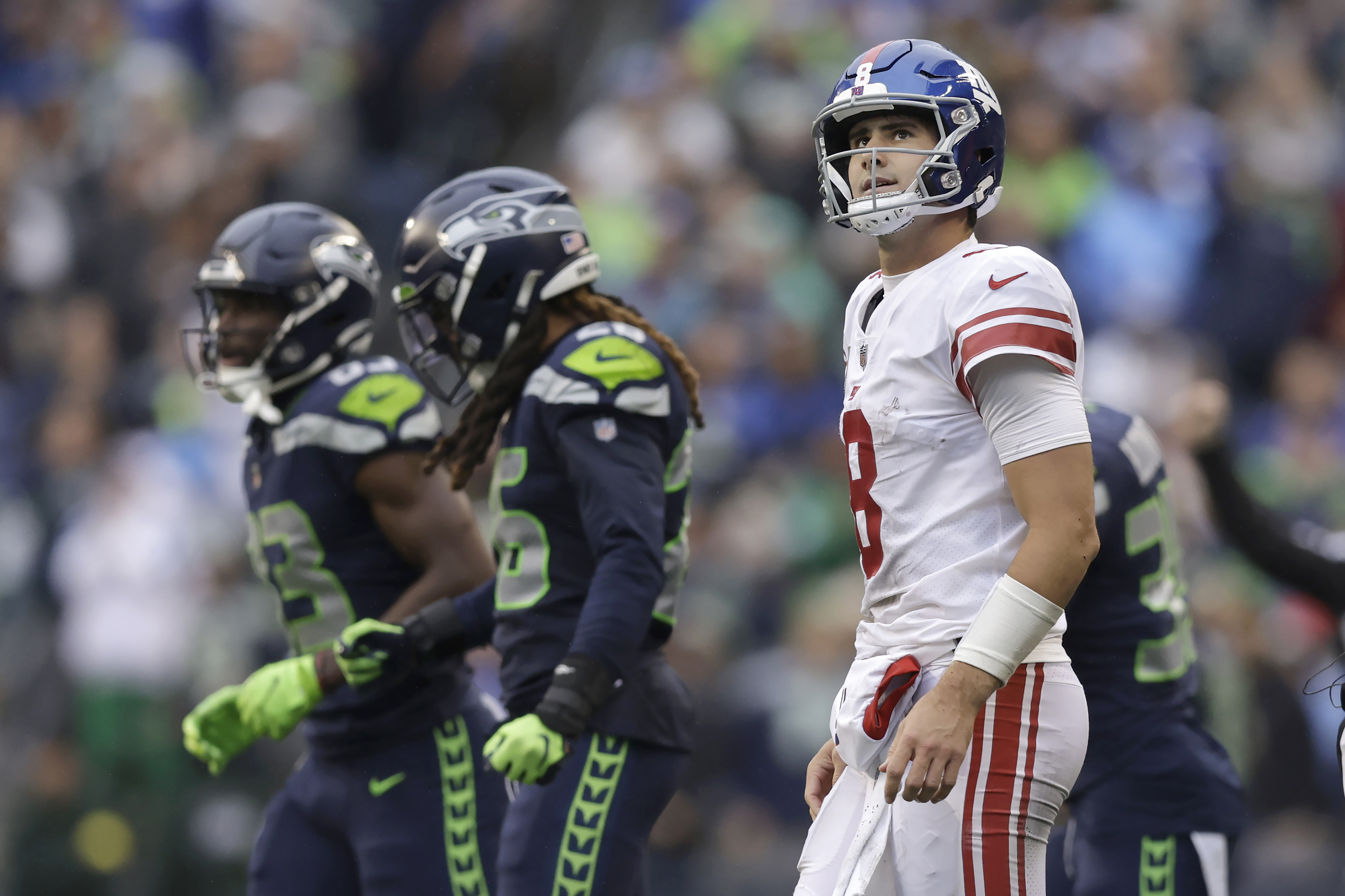 Seahawks topple Giants 27-13 to stay atop NFC West