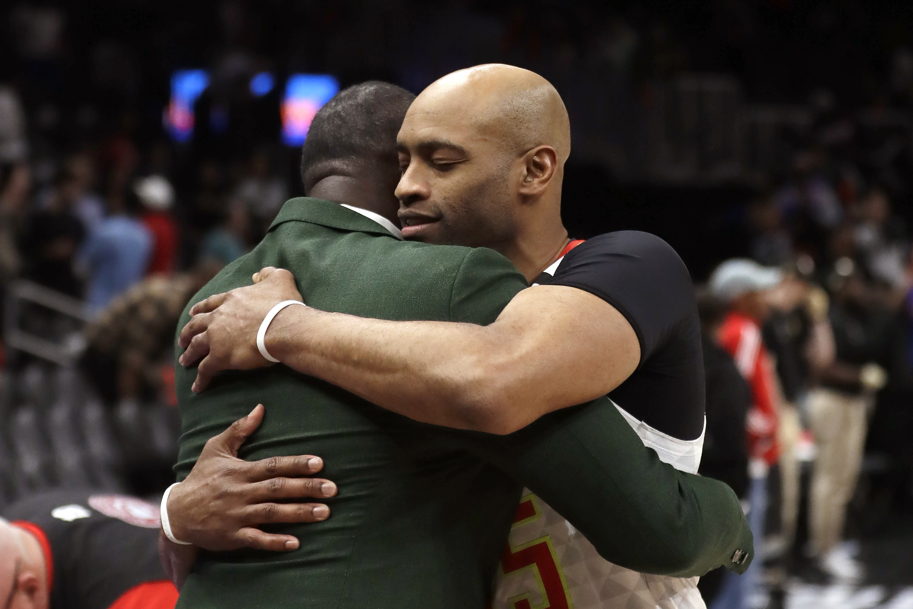 Vince Carter officially re-signs with Hawks for final season