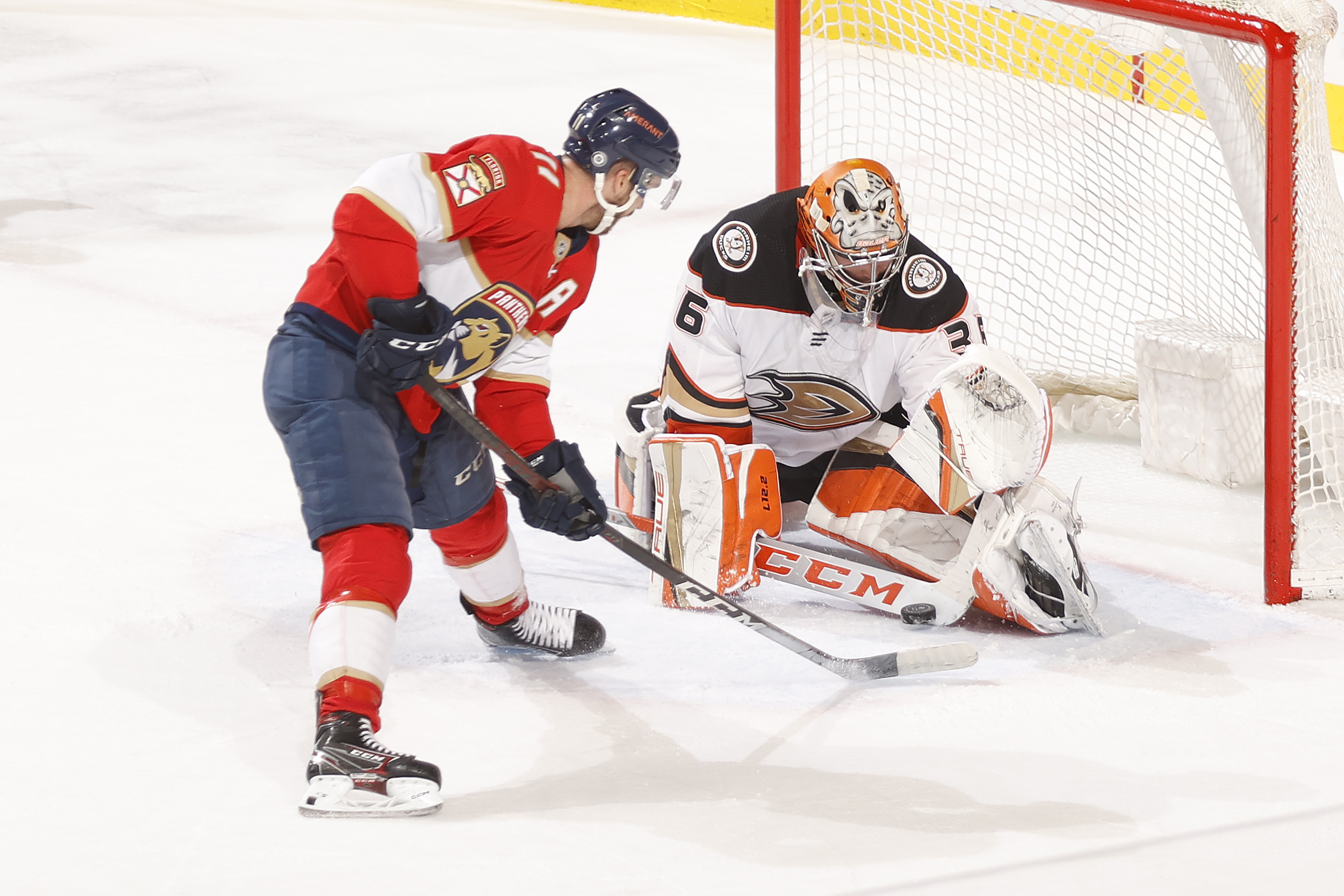 East-leading Panthers beat Jets 6-1, win streak at 9 games