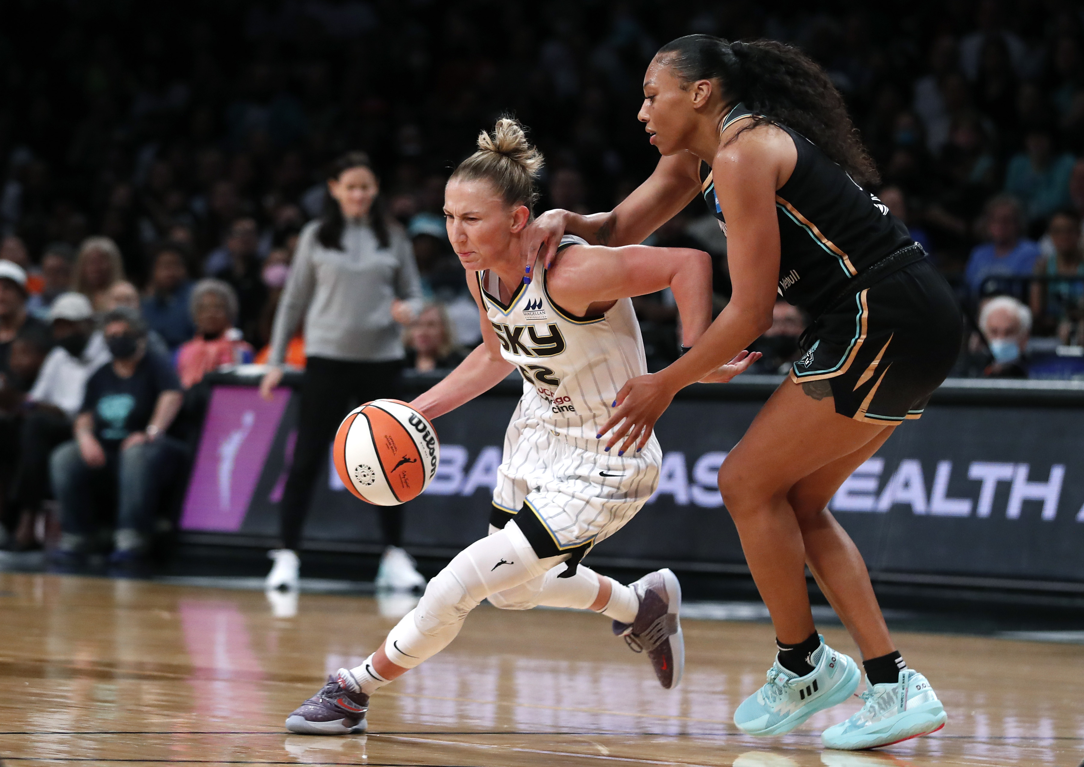 Parker, Chicago advance to WNBA semis, beat New York 90-72 - The San Diego  Union-Tribune