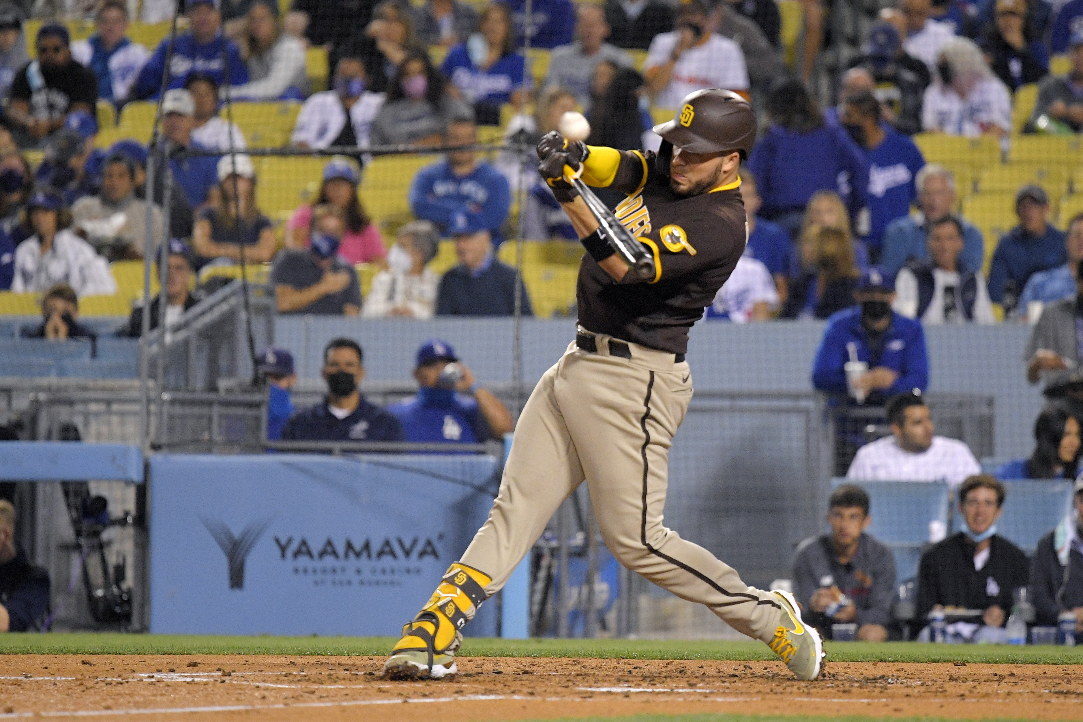 Dodgers slam 4 HRs in 8th for 11-9 comeback win over Padres