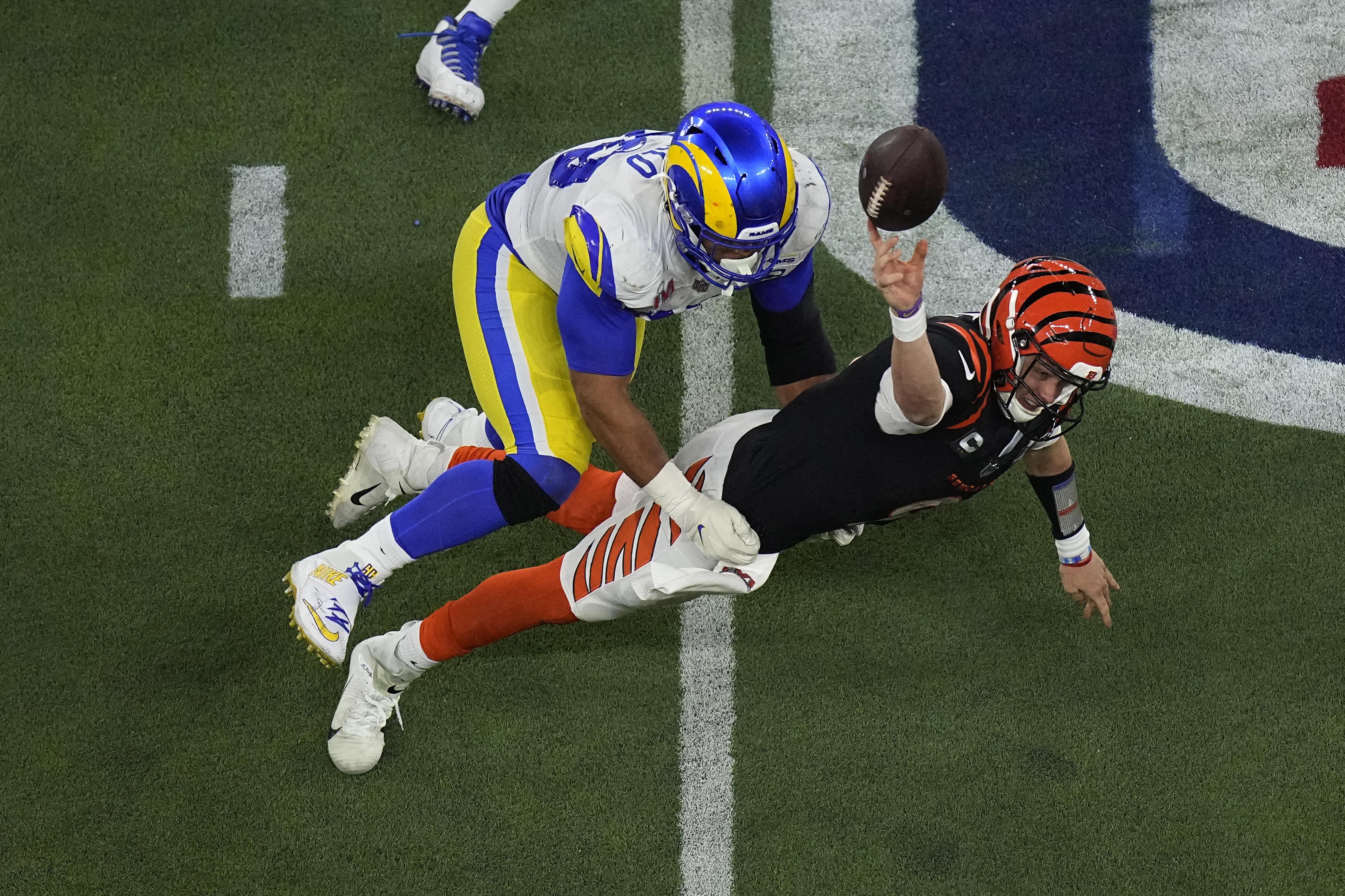 Super Bowl officials miss penalty when Tee Higgins grabs Jalen