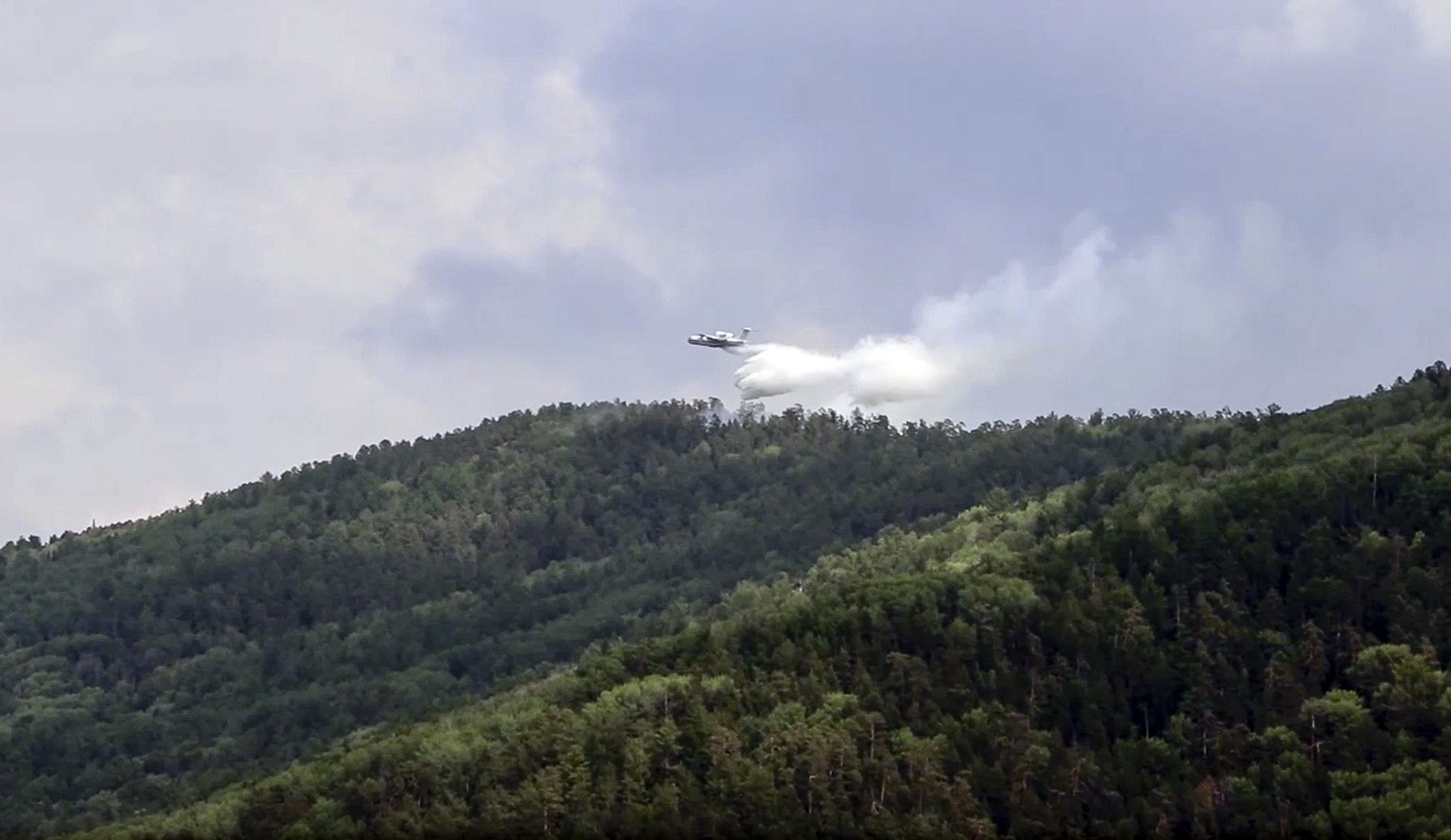 Beriev Be-200 Aircraft Forced an Emergency Landing at Sea 