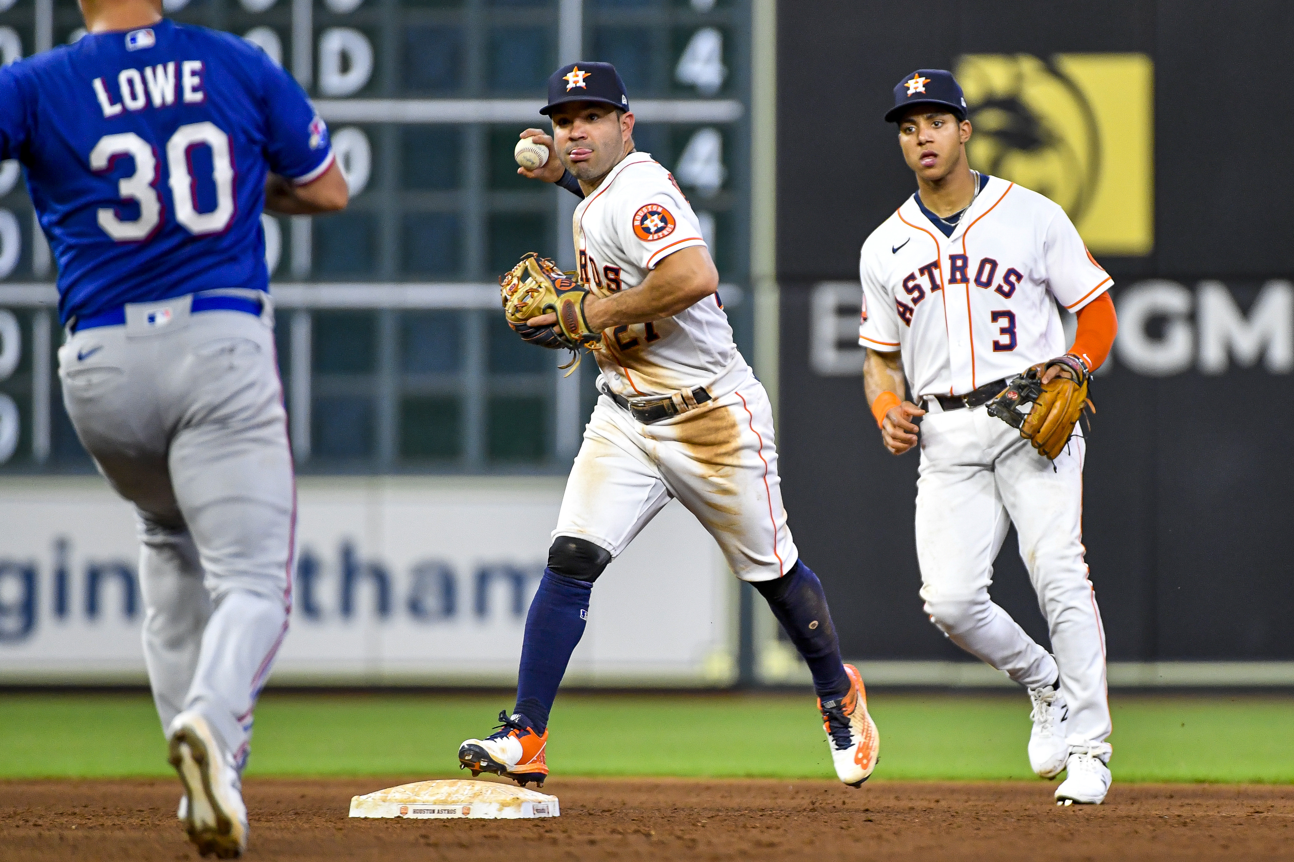 August 19, 2017: Houston Astros first baseman Yuli Gurriel (10) at