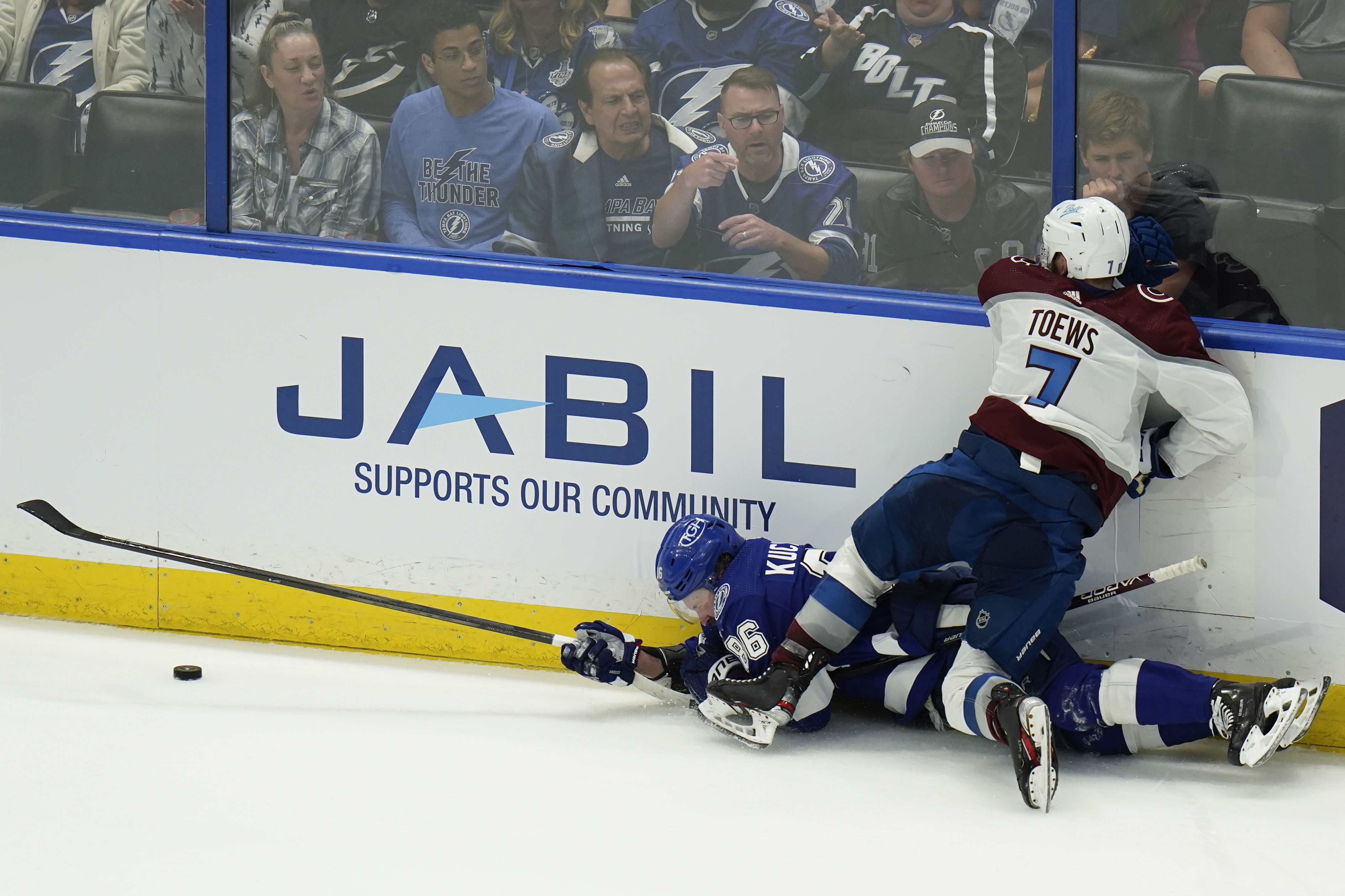 Lightning bounce back with emphatic blowout over Avalanche in