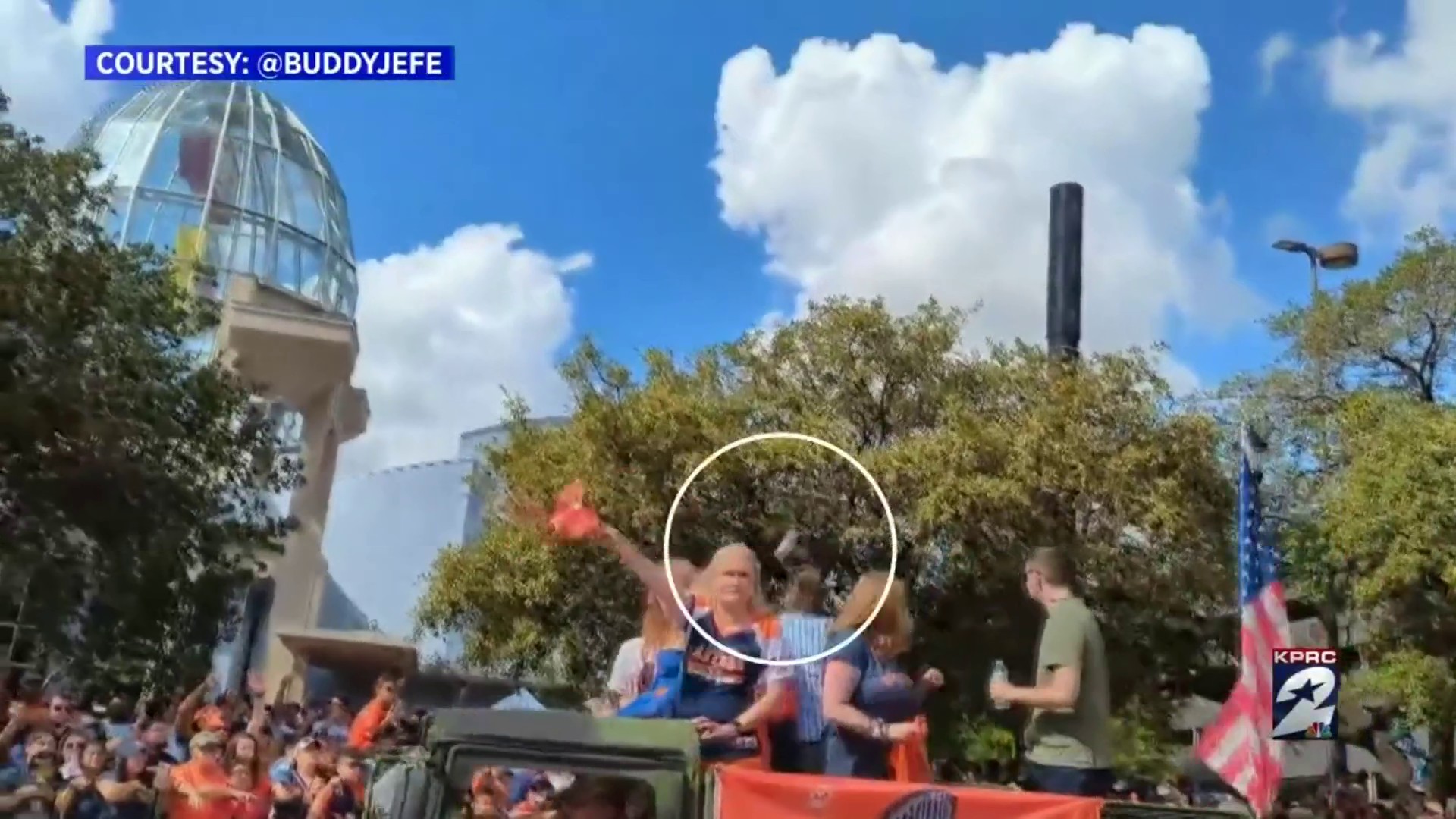 Beer can tossed at Sen. Cruz during Houston Astros victory parade