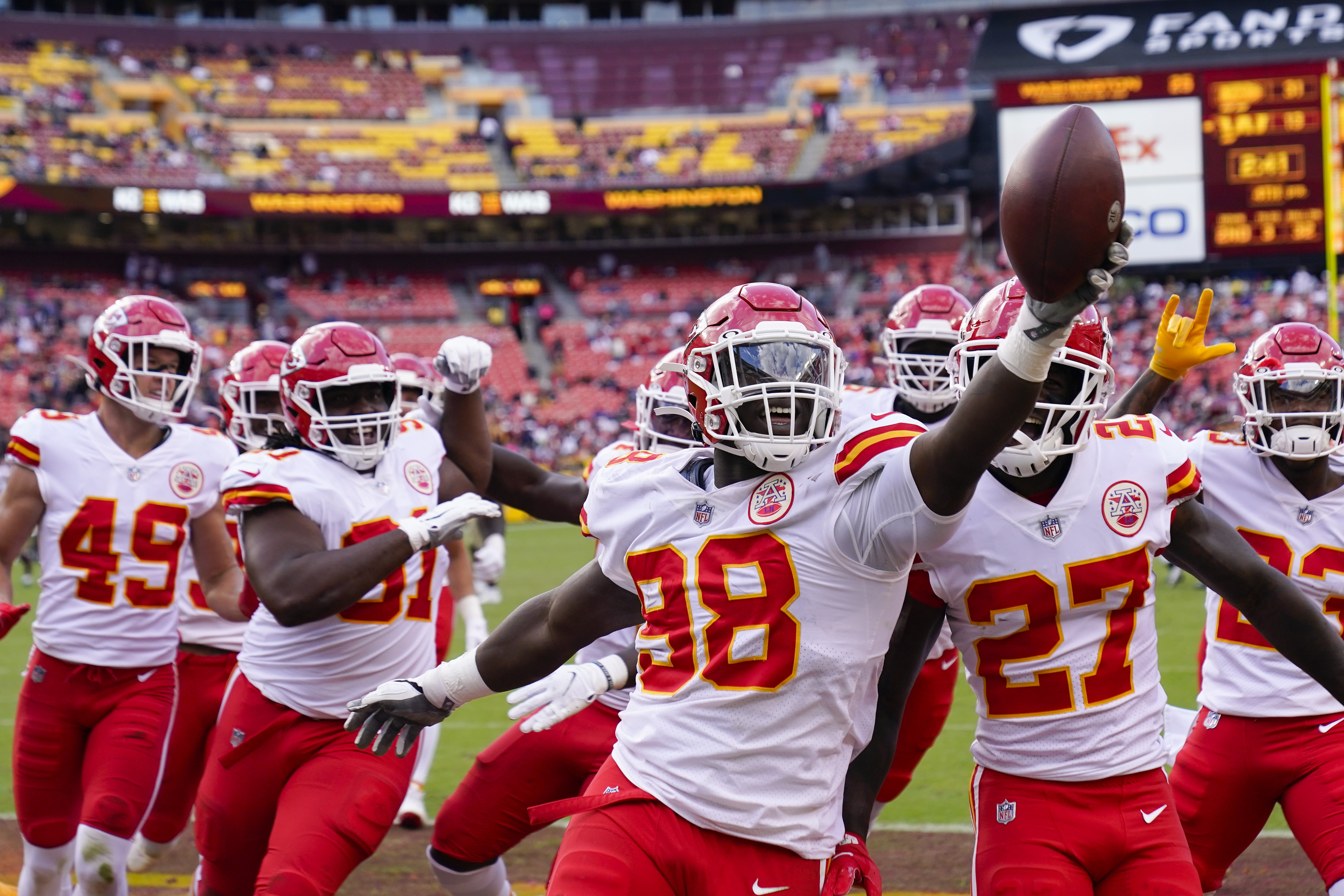 Mahomes, Chiefs bounce back to beat Washington 31-13