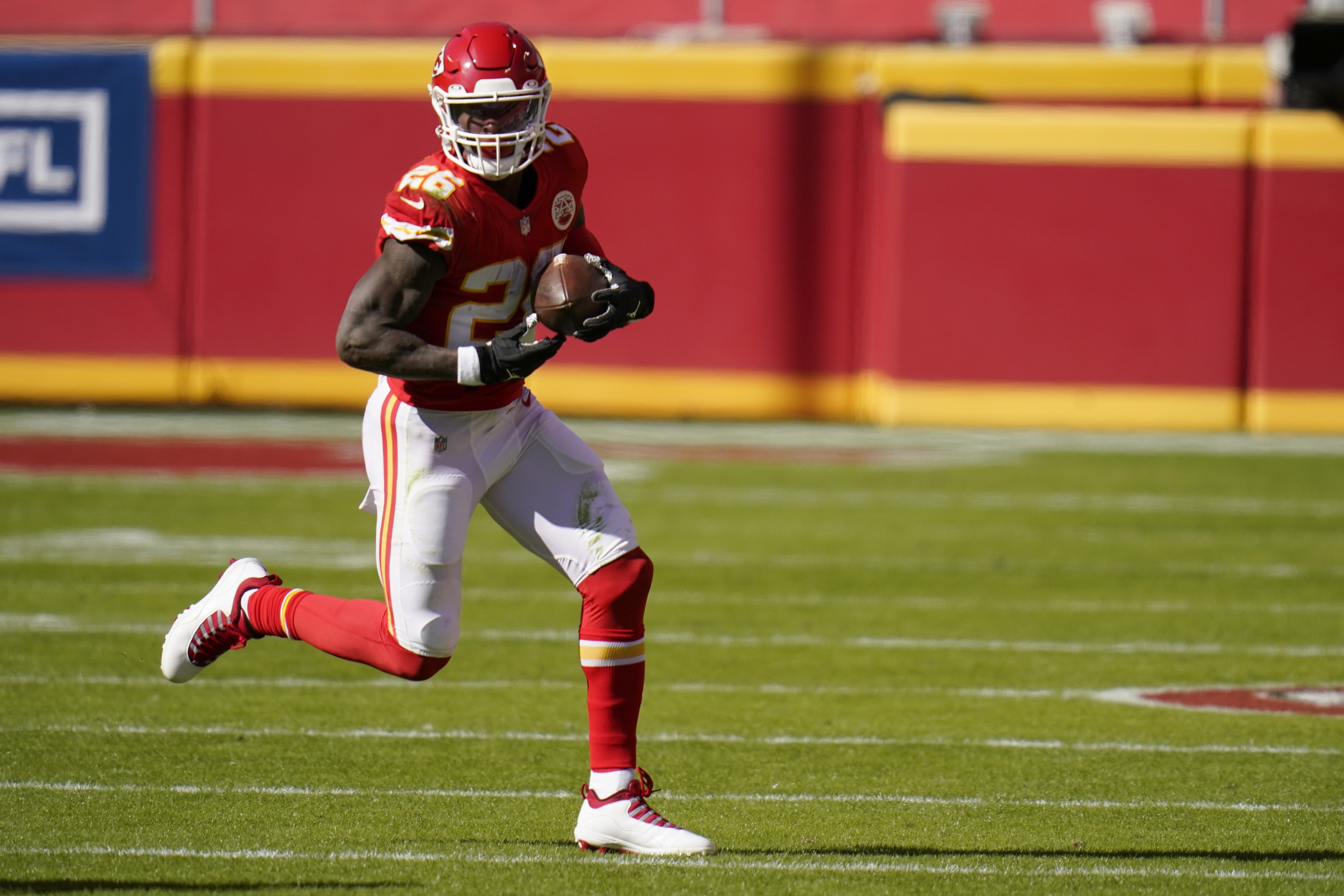 Mahomes throws 5 TD passes as Chiefs romp past Jets, 35-9 - The