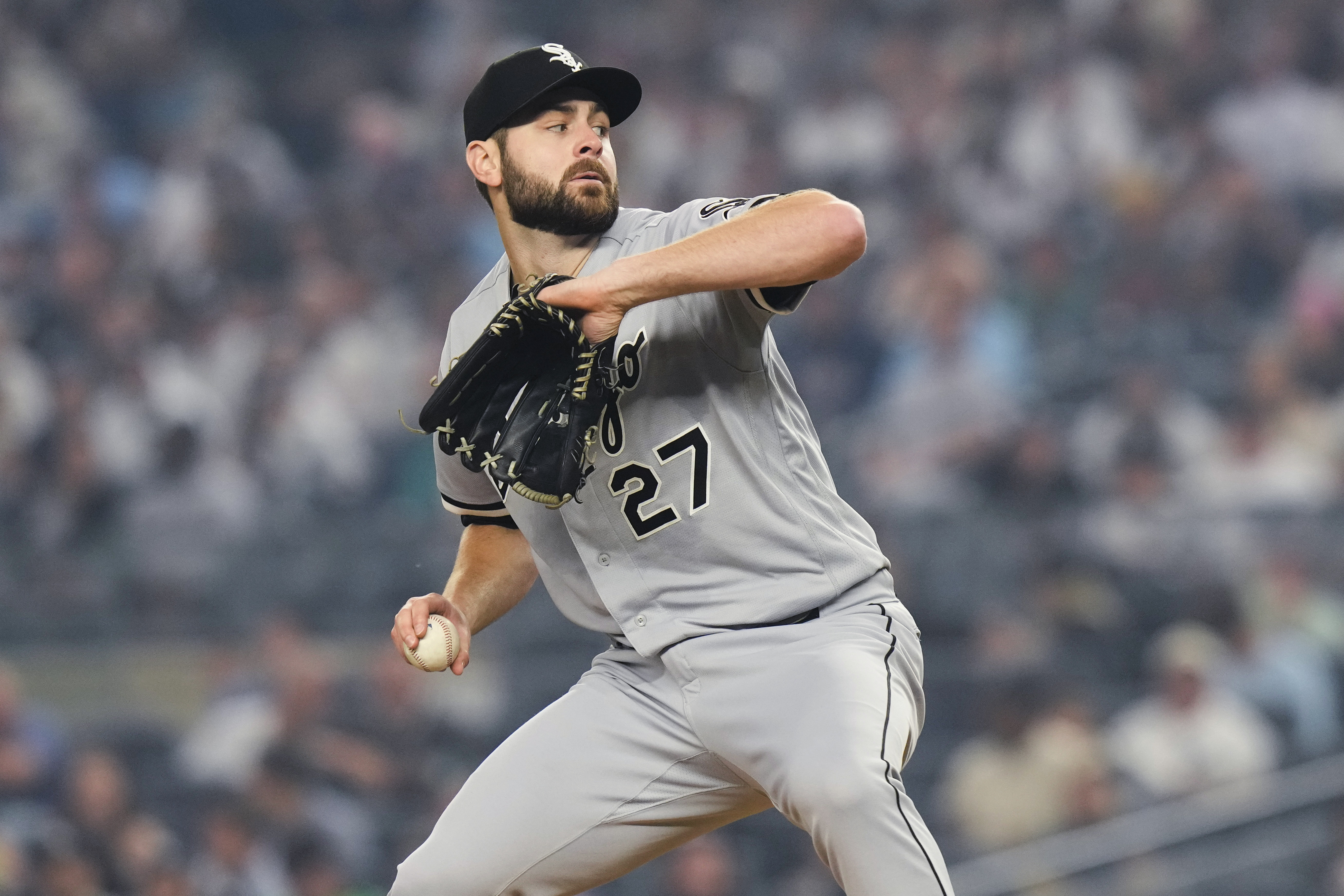 Lucas Giolito working on no-hitter against Yankees through six innings