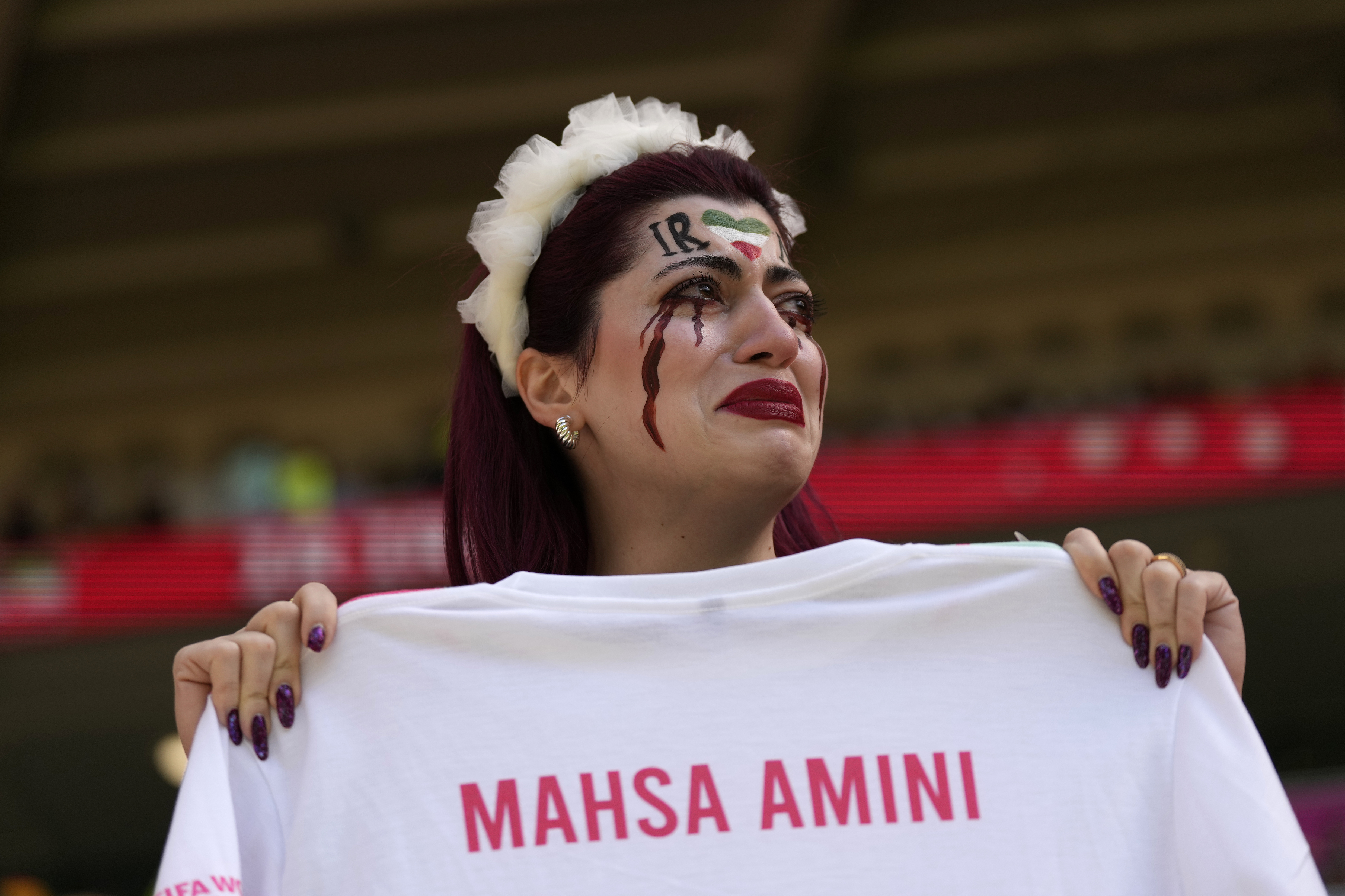 Iranian soccer stars call on government to repeal ban on women in stadiums