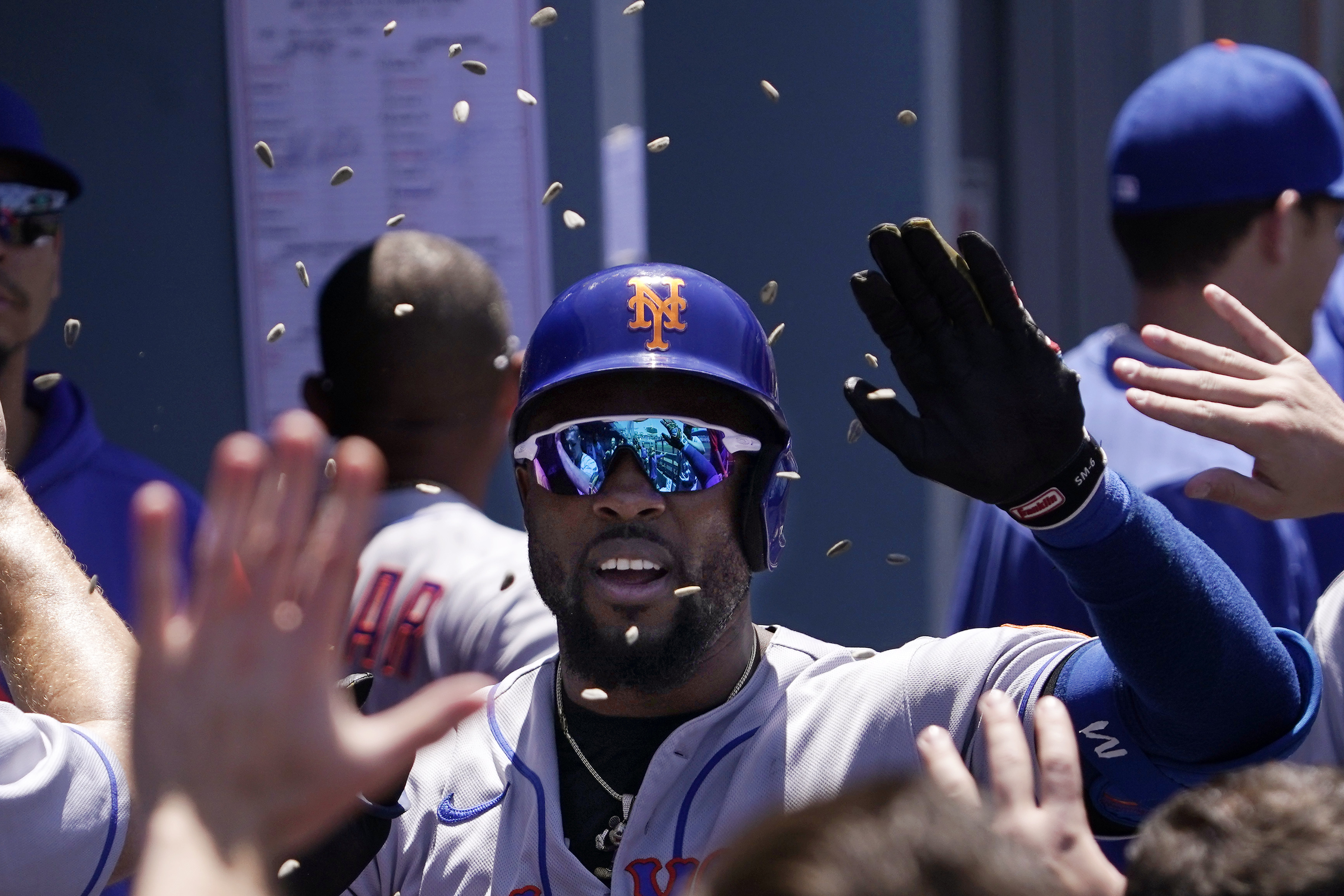 Mets blow late lead but rally in 10th to beat Dodgers 5-4