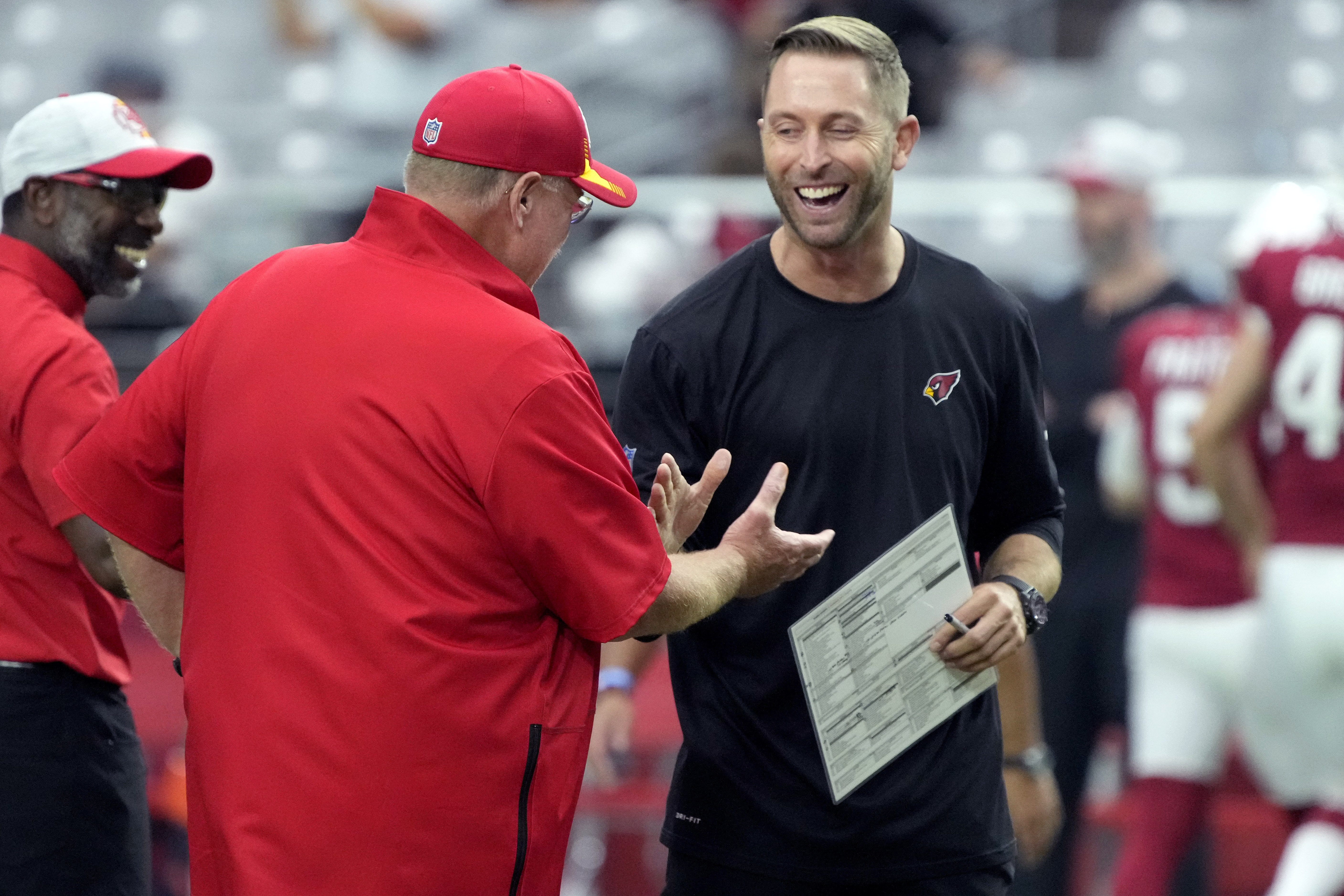 Henne, Buechele throw TD passes, Chiefs beat Cardinals 17-10