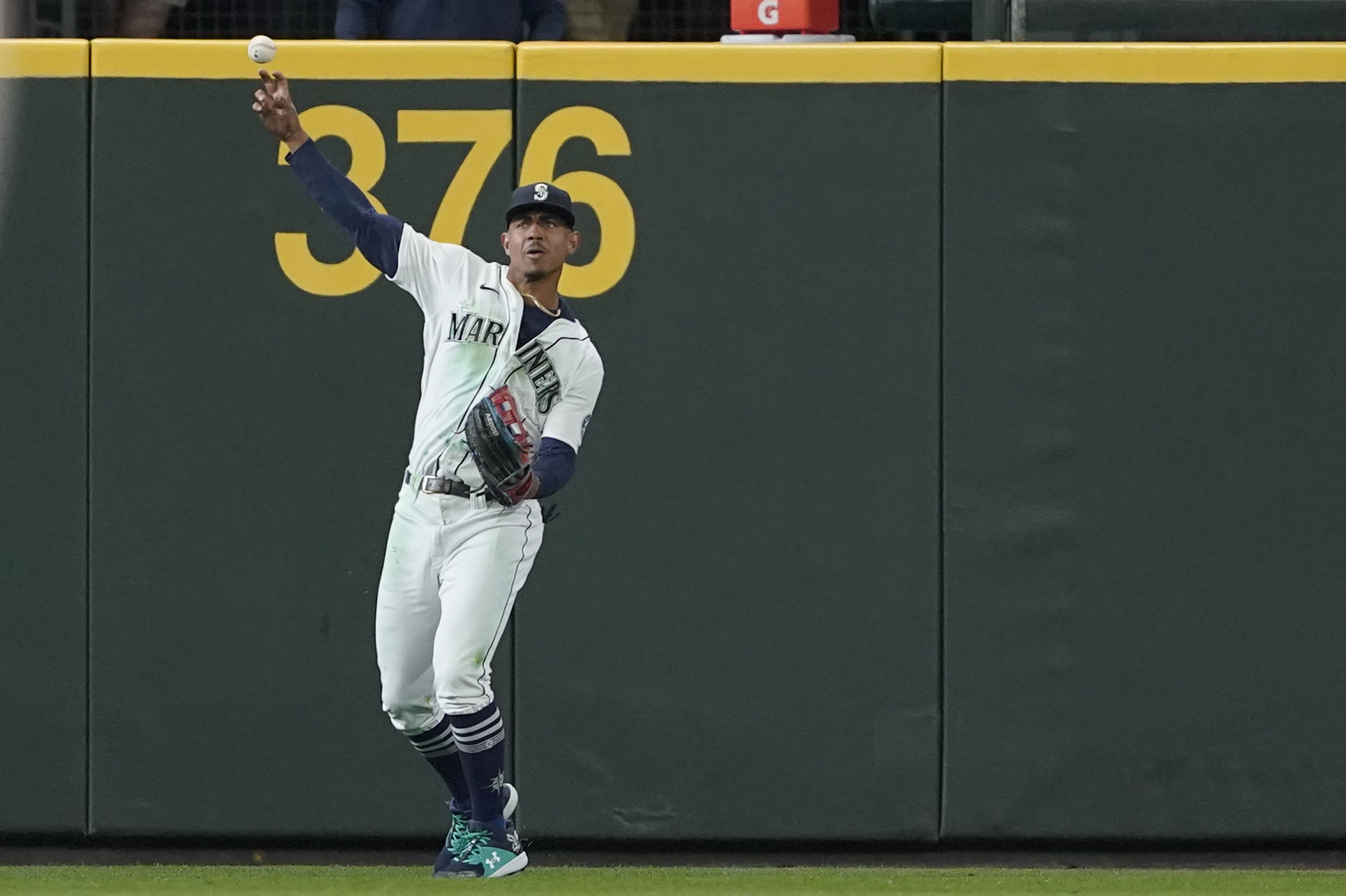 Vintage Verlander dominates as Astros stymie Mariners 4-0