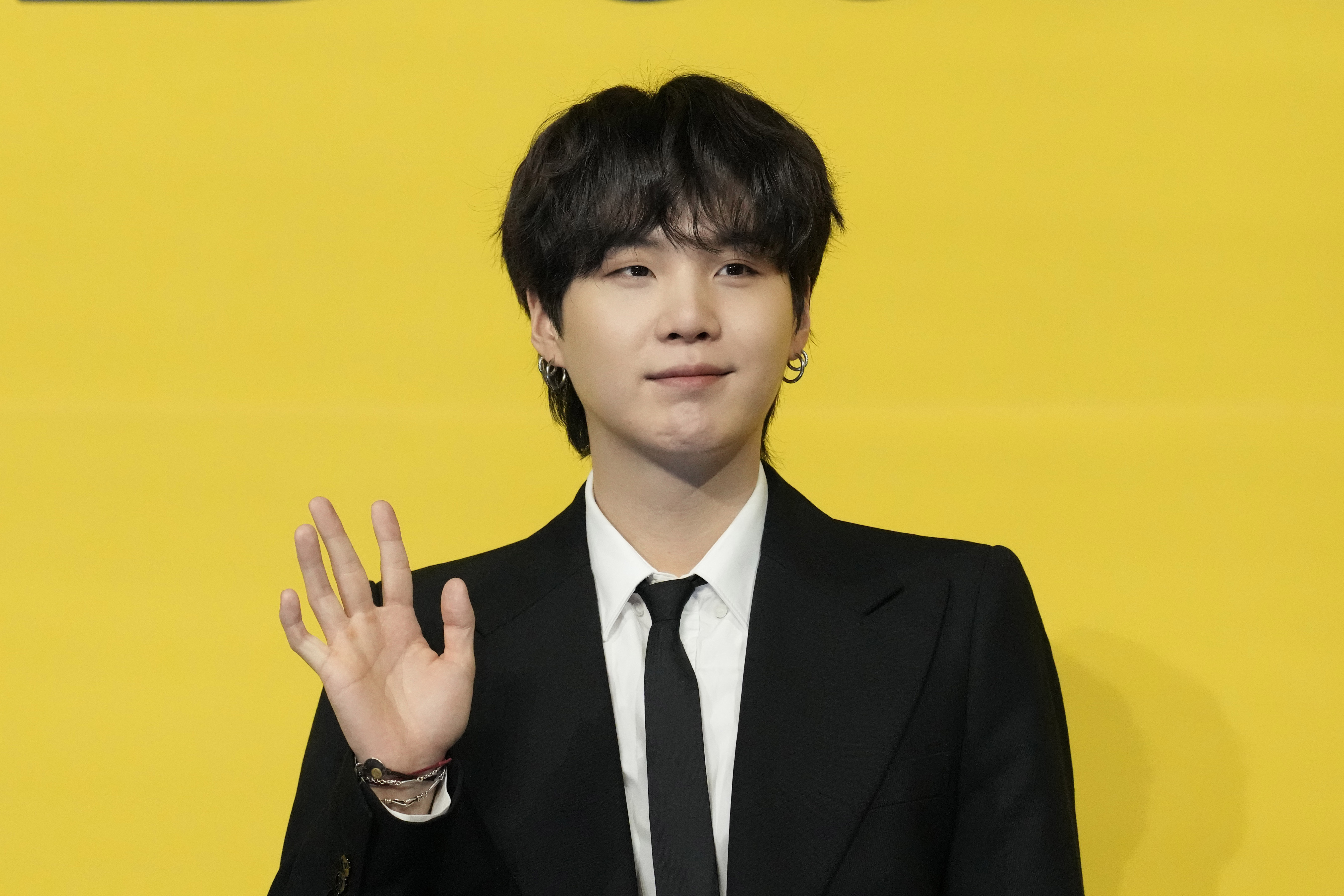 All of BTS has returned as Suga is discharged from an alternative