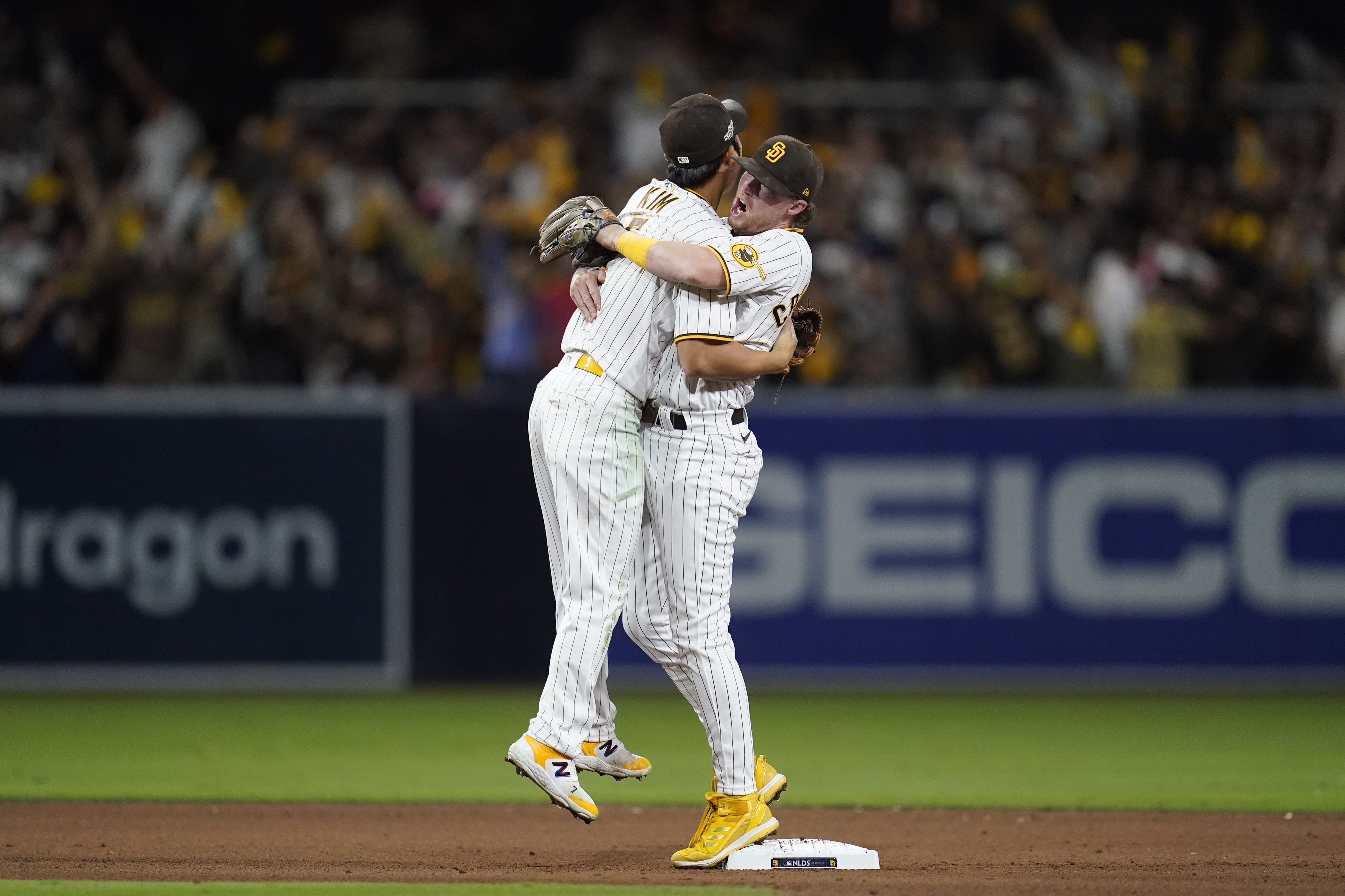 Snell lowers his MLB-best ERA to 2.50 and the Padres hit 4 homers in 6-1  win over the Giants - ABC News