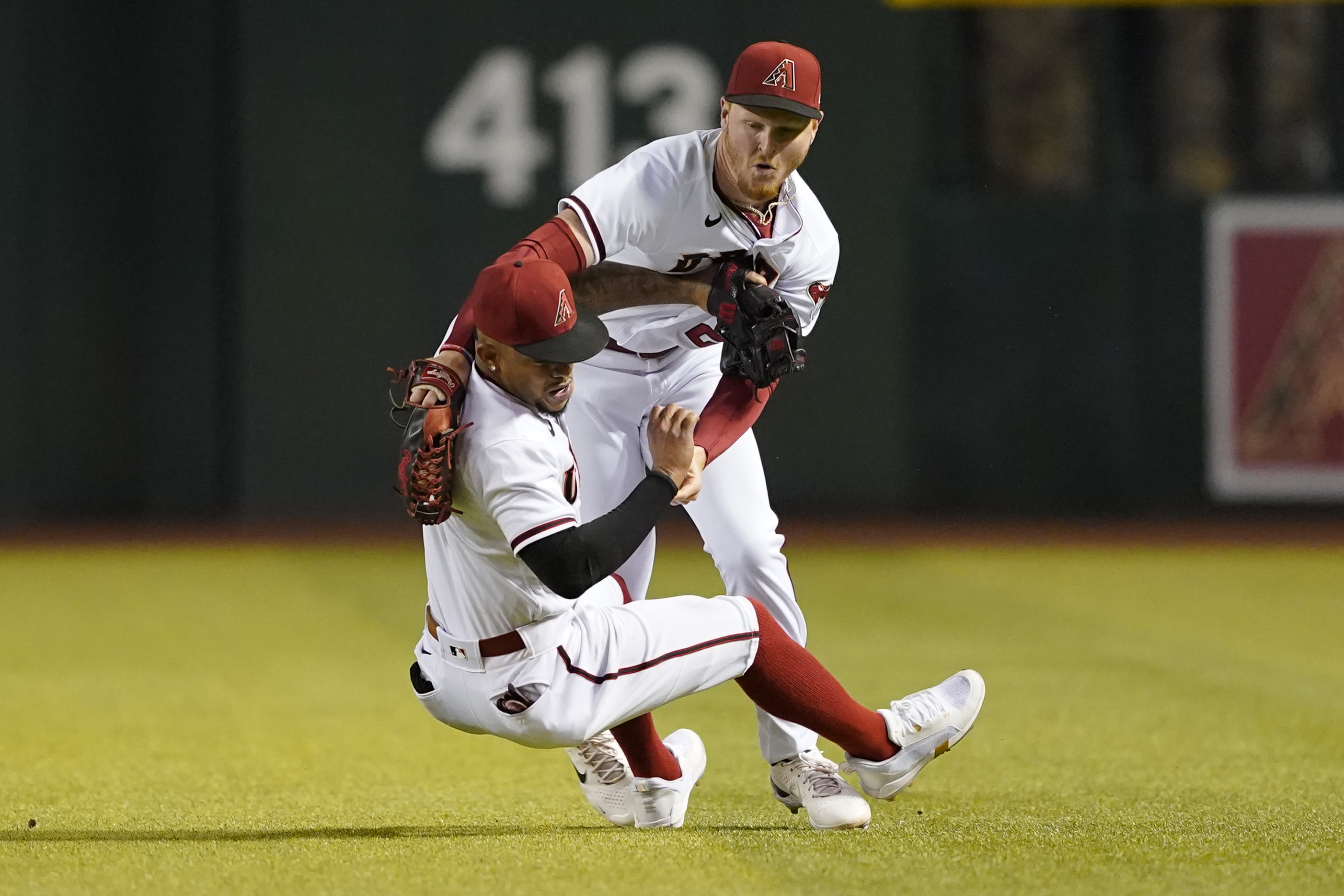 Buehler gets 1st career shutout, Dodgers blank D-backs 4-0