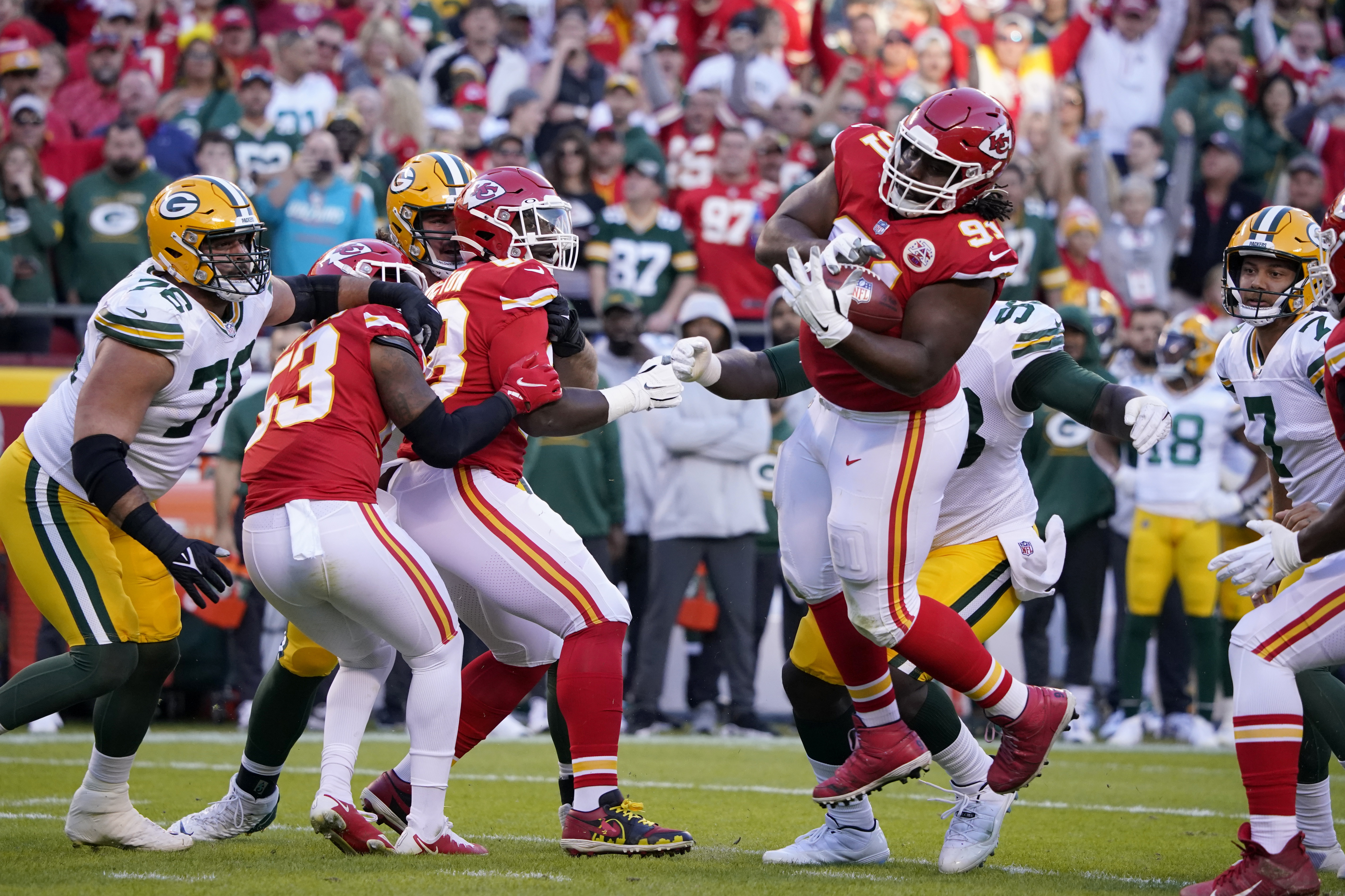 Chiefs edge Rodgers-less Packers 13-7 in defensive slugfest - KAKE